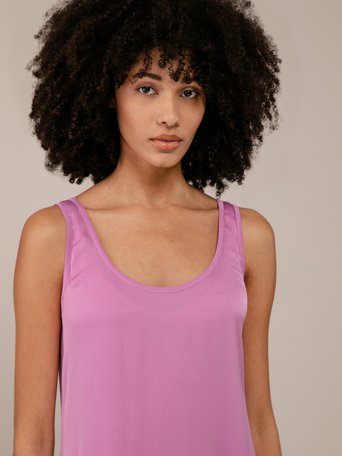 Detailansicht von Midi-Kleid aus Seide von PRIVATE 02 04