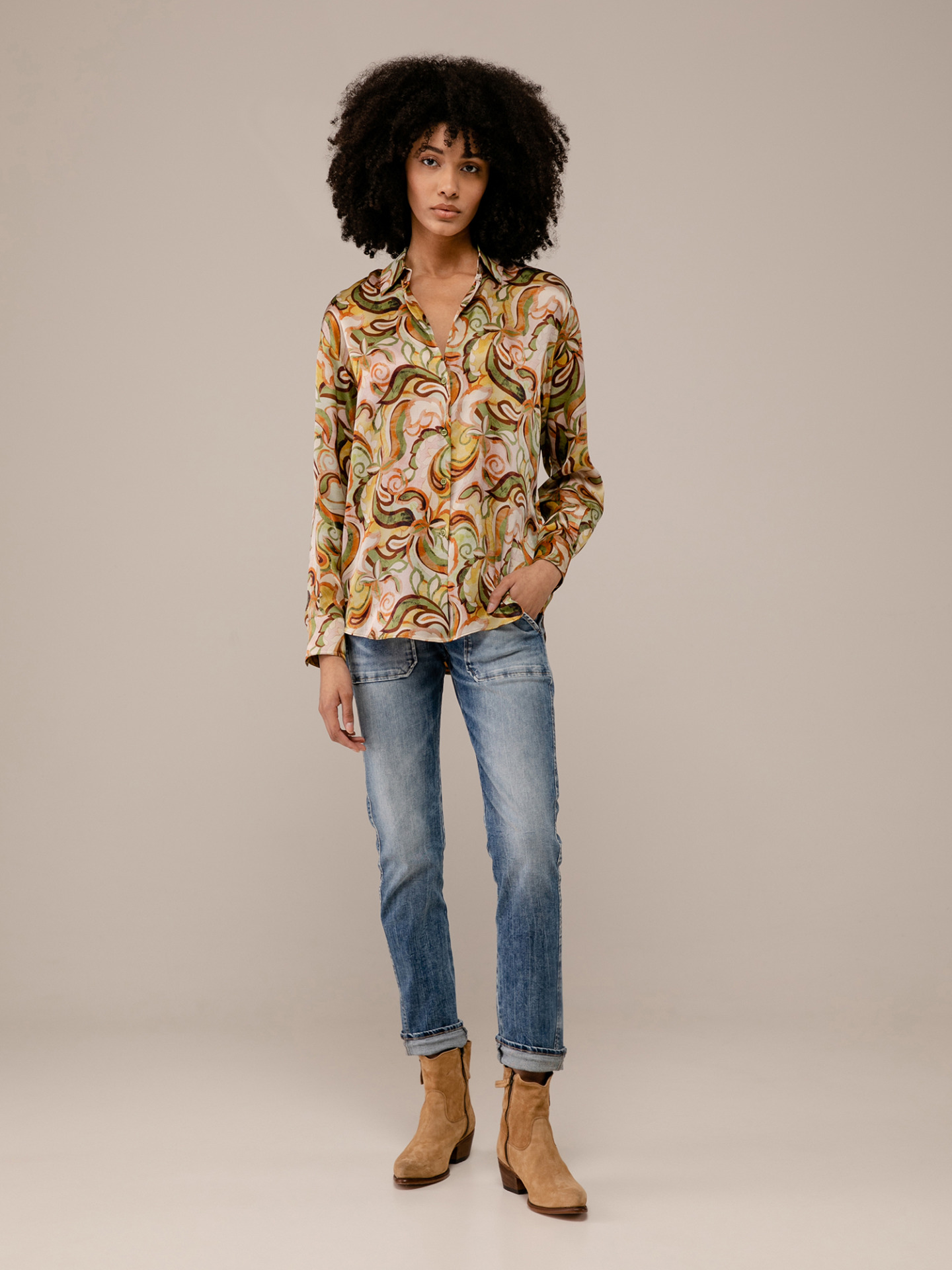 Detailansicht von Gemusterte Seidenbluse von DANIELS