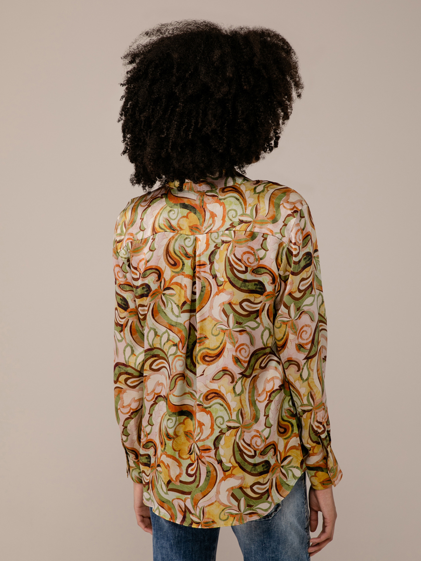 Detailansicht von Gemusterte Seidenbluse von DANIELS