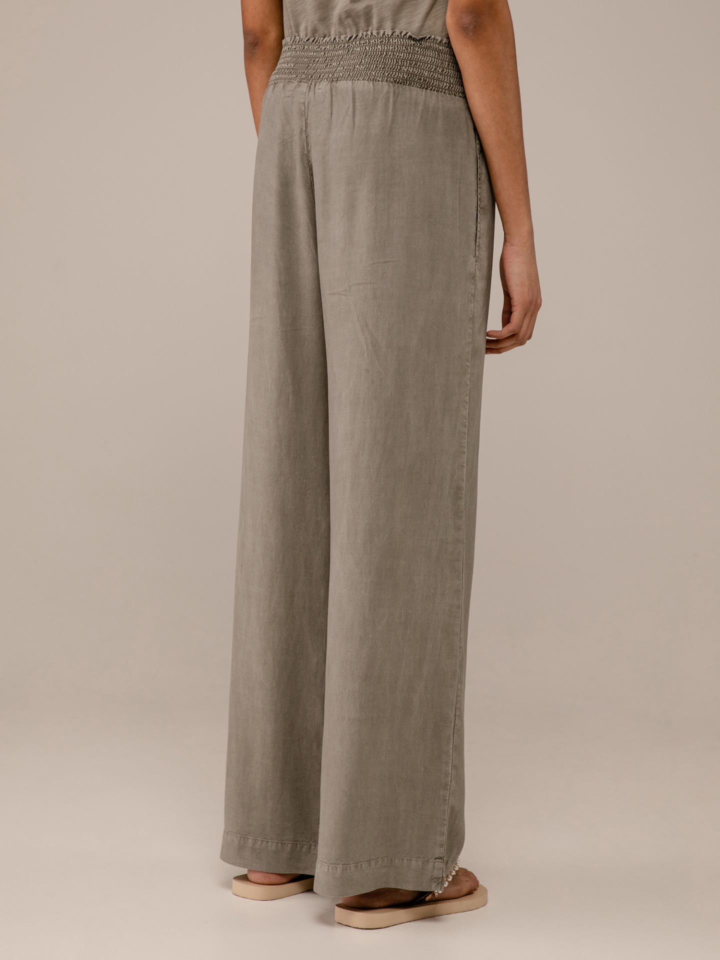 Detailansicht von Lässige Hose von BELLA DAHL