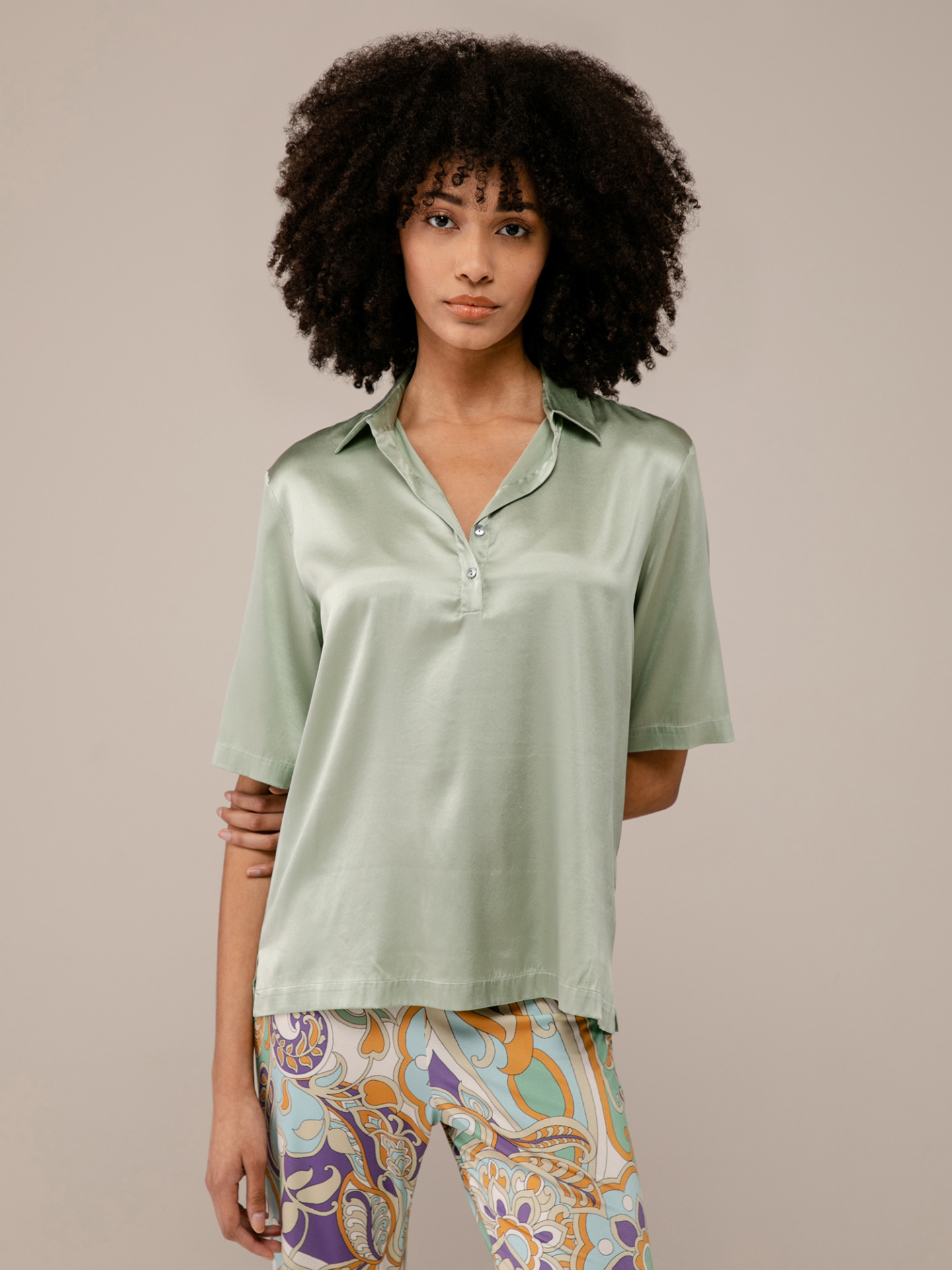 Detailansicht von Kurzarm-Seidenbluse von ANTONELLI