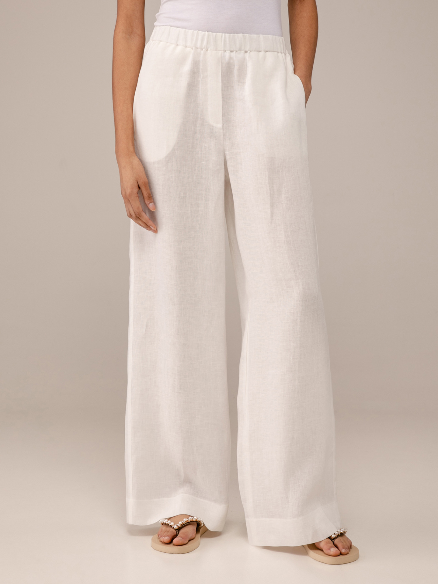 Detailansicht von Weite Hose aus Leinen von ANTONELLI