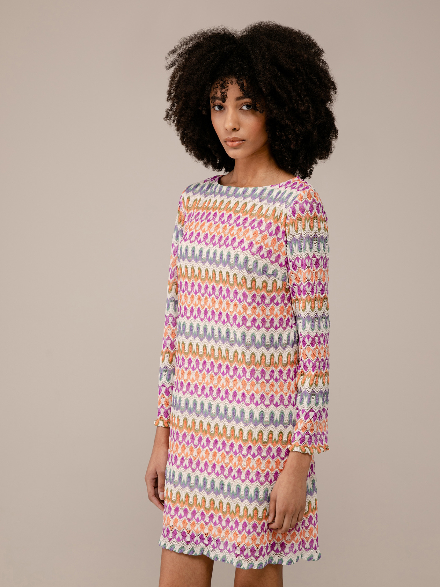 Detailansicht von Kurzes Kleid von ANA ALCAZAR