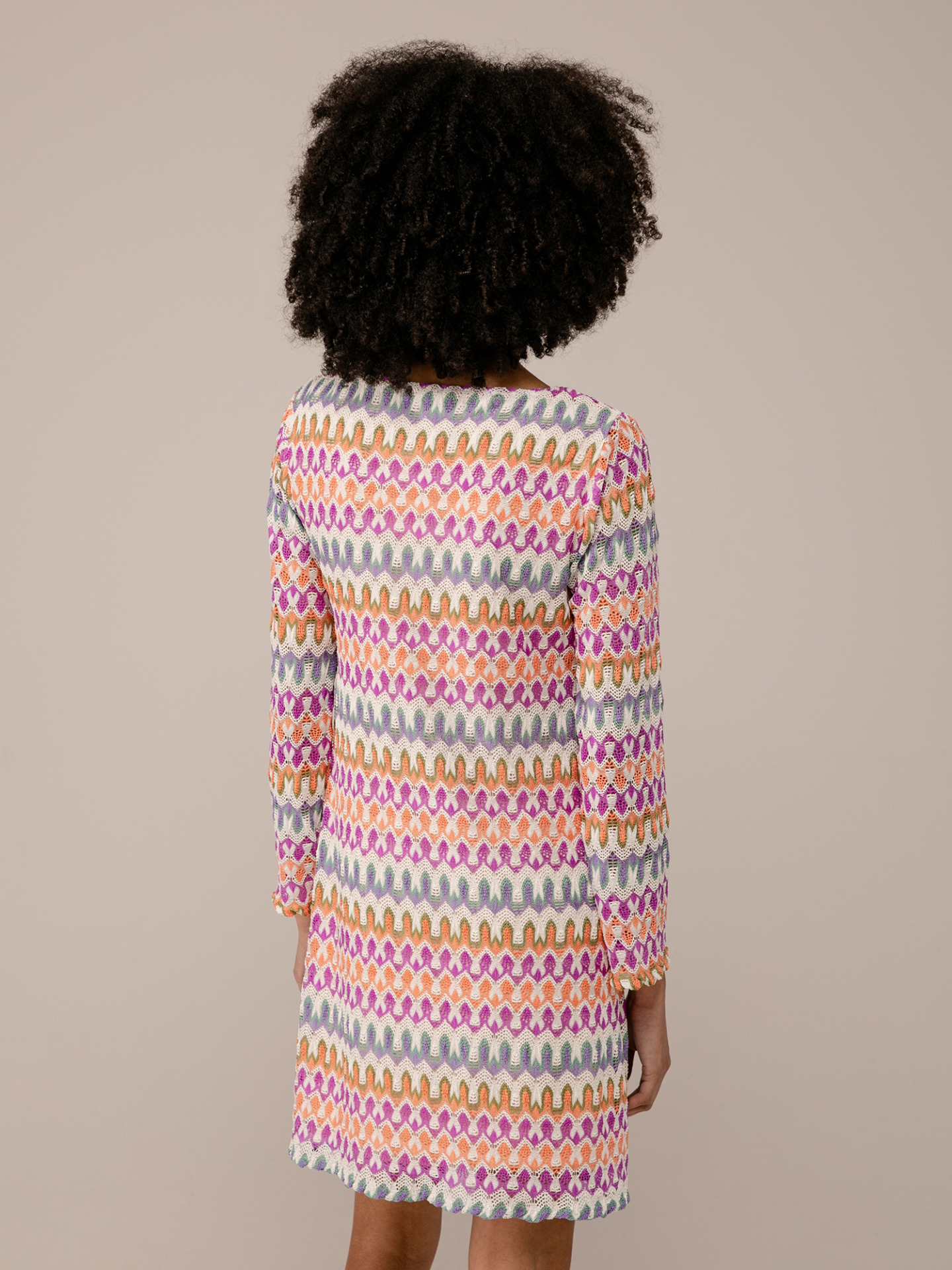 Detailansicht von Kurzes Kleid von ANA ALCAZAR