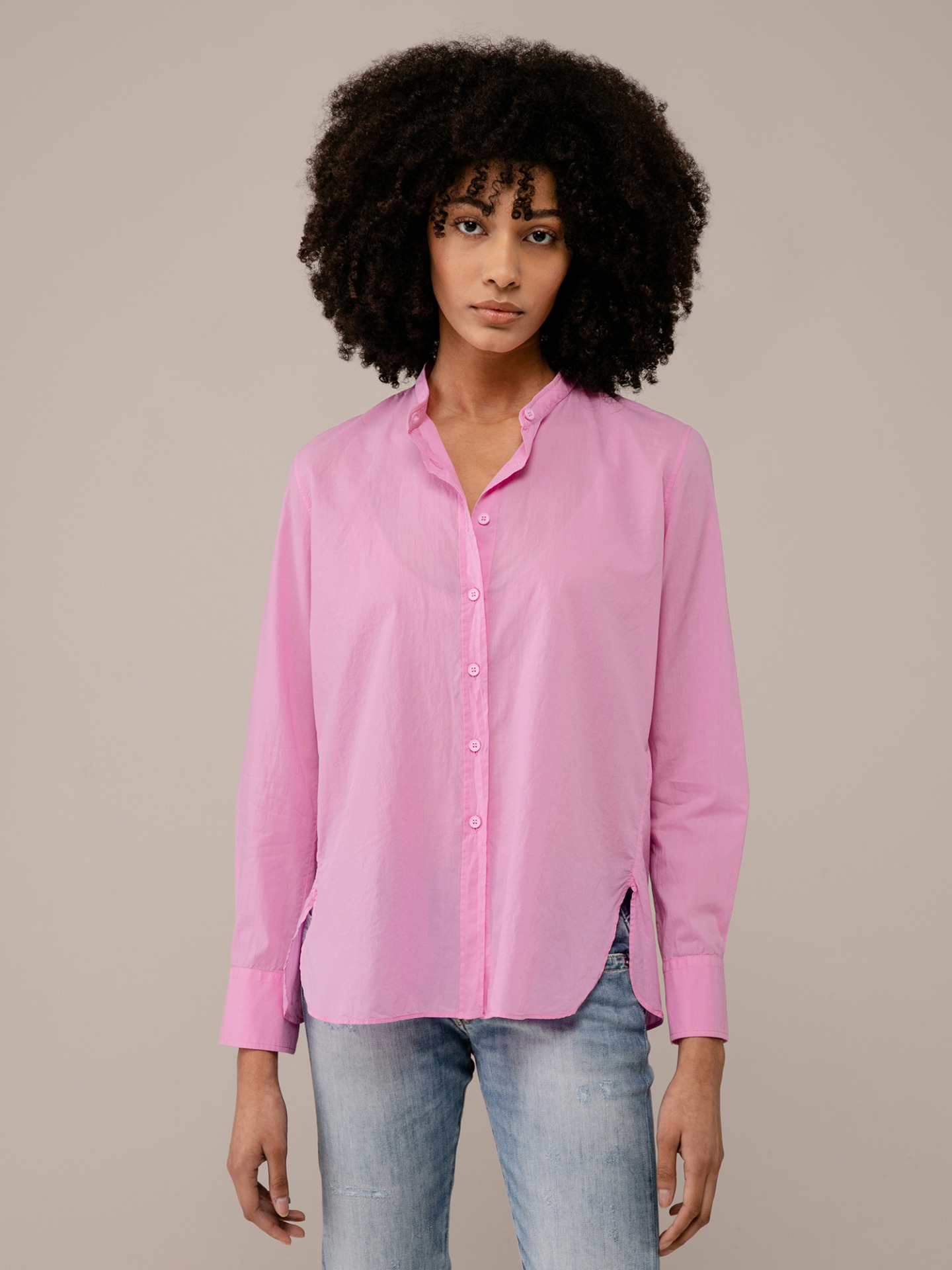 Detailansicht von Baumwollbluse mit Stehkragen von AGLINI