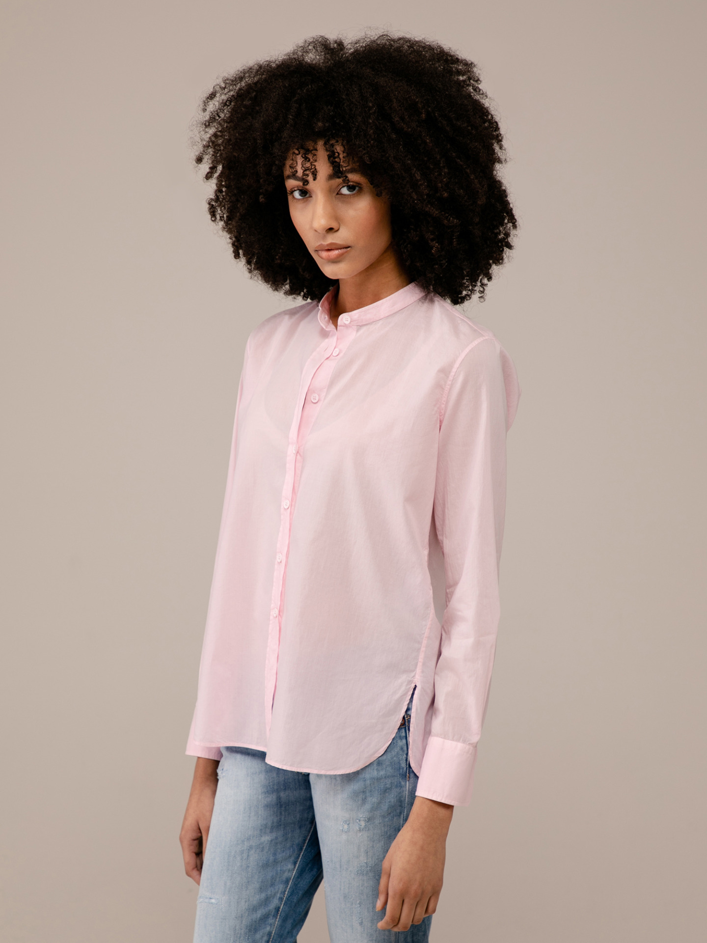 Detailansicht von Baumwollbluse mit Stehkragen von AGLINI