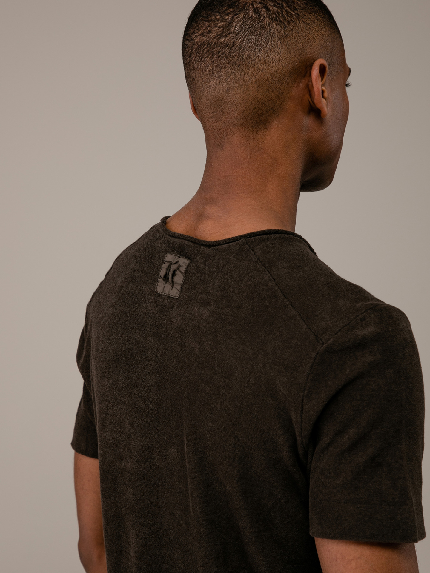 Detailansicht von T-Shirt in Frotteeoptik von HANNES ROETHER