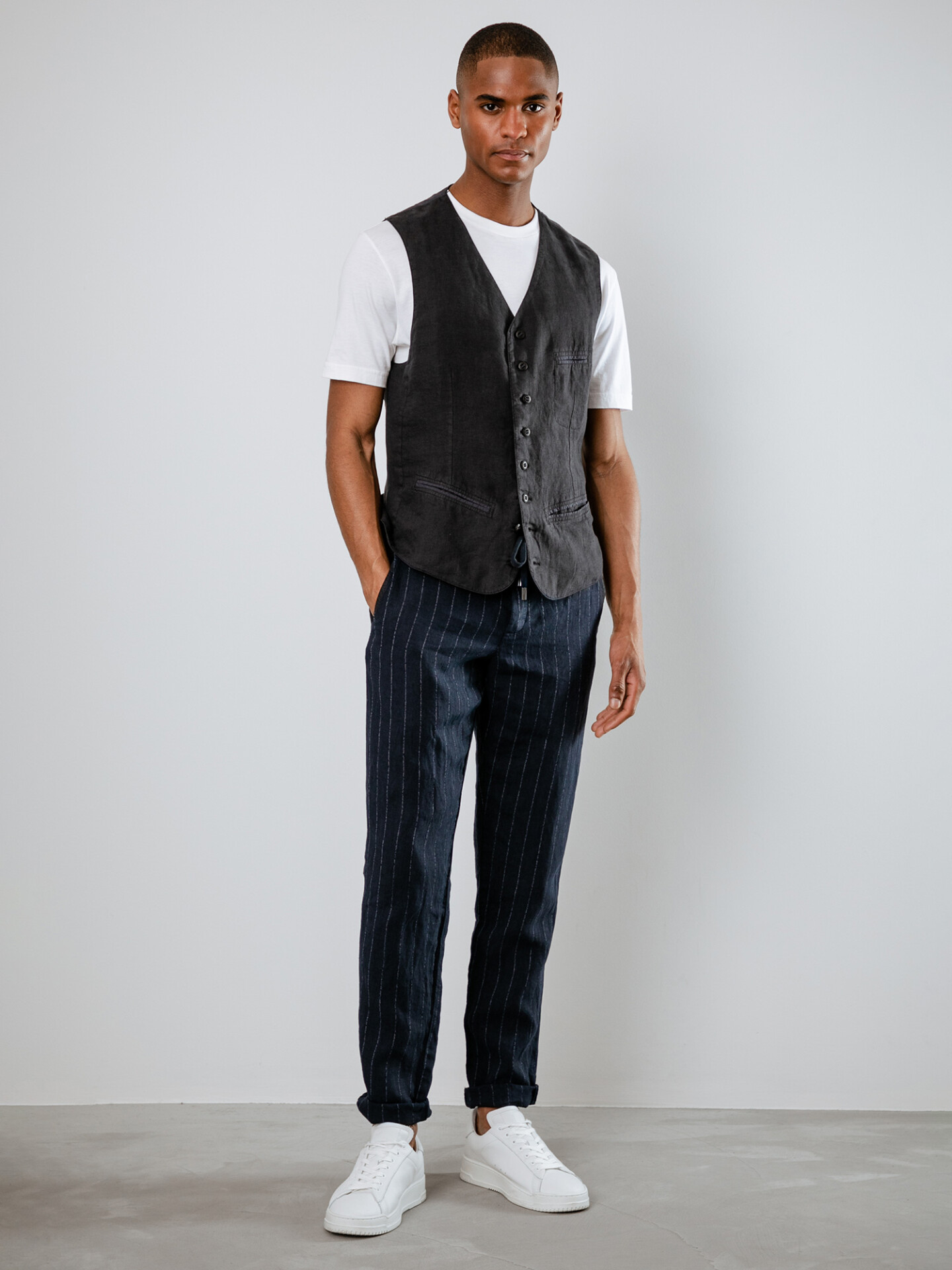 Detailansicht von Weste aus Leinen von HANNES ROETHER