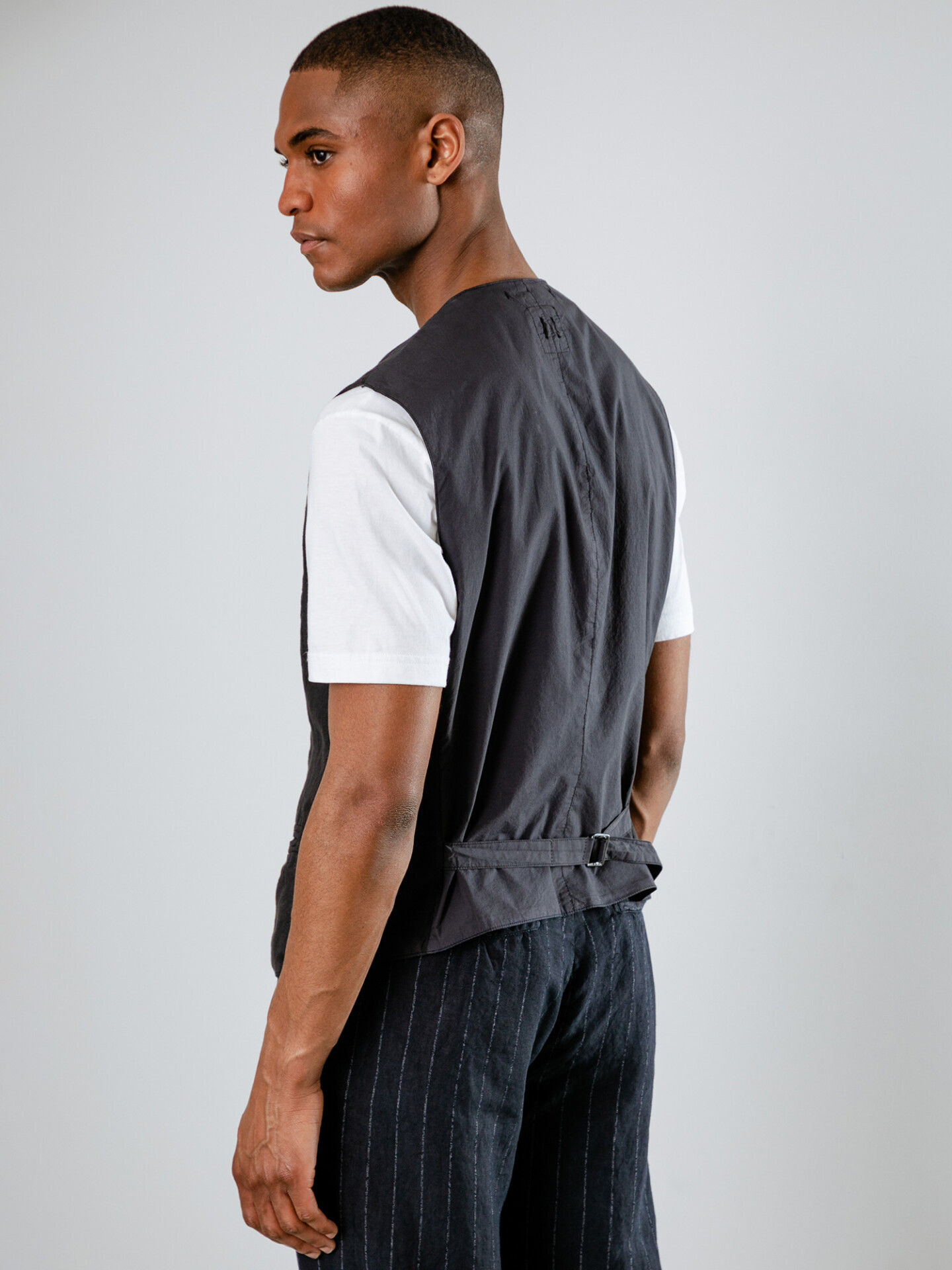 Detailansicht von Weste aus Leinen von HANNES ROETHER