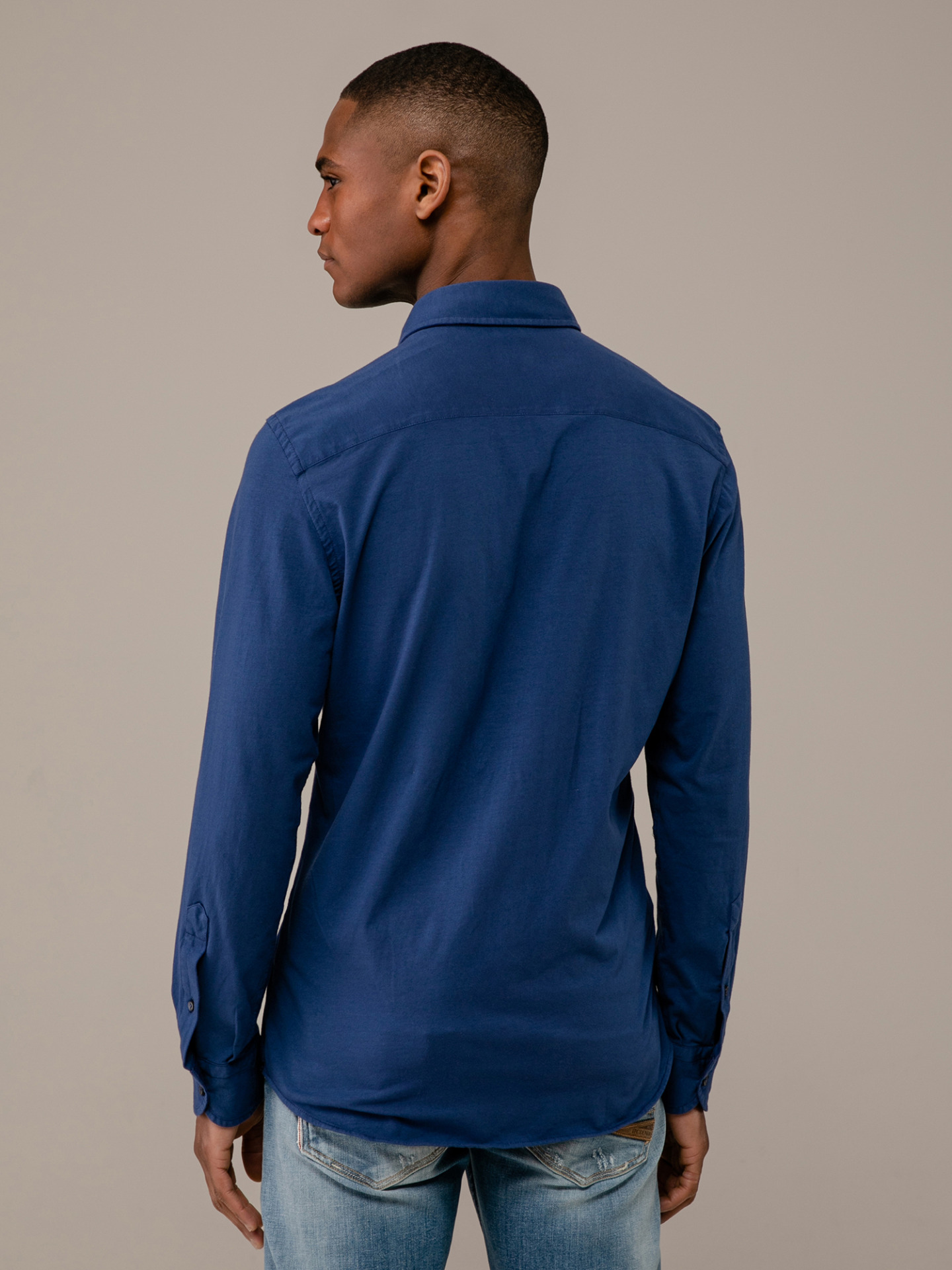 Detailansicht von Baumwollhemd mit Haifischkragen von SONRISA