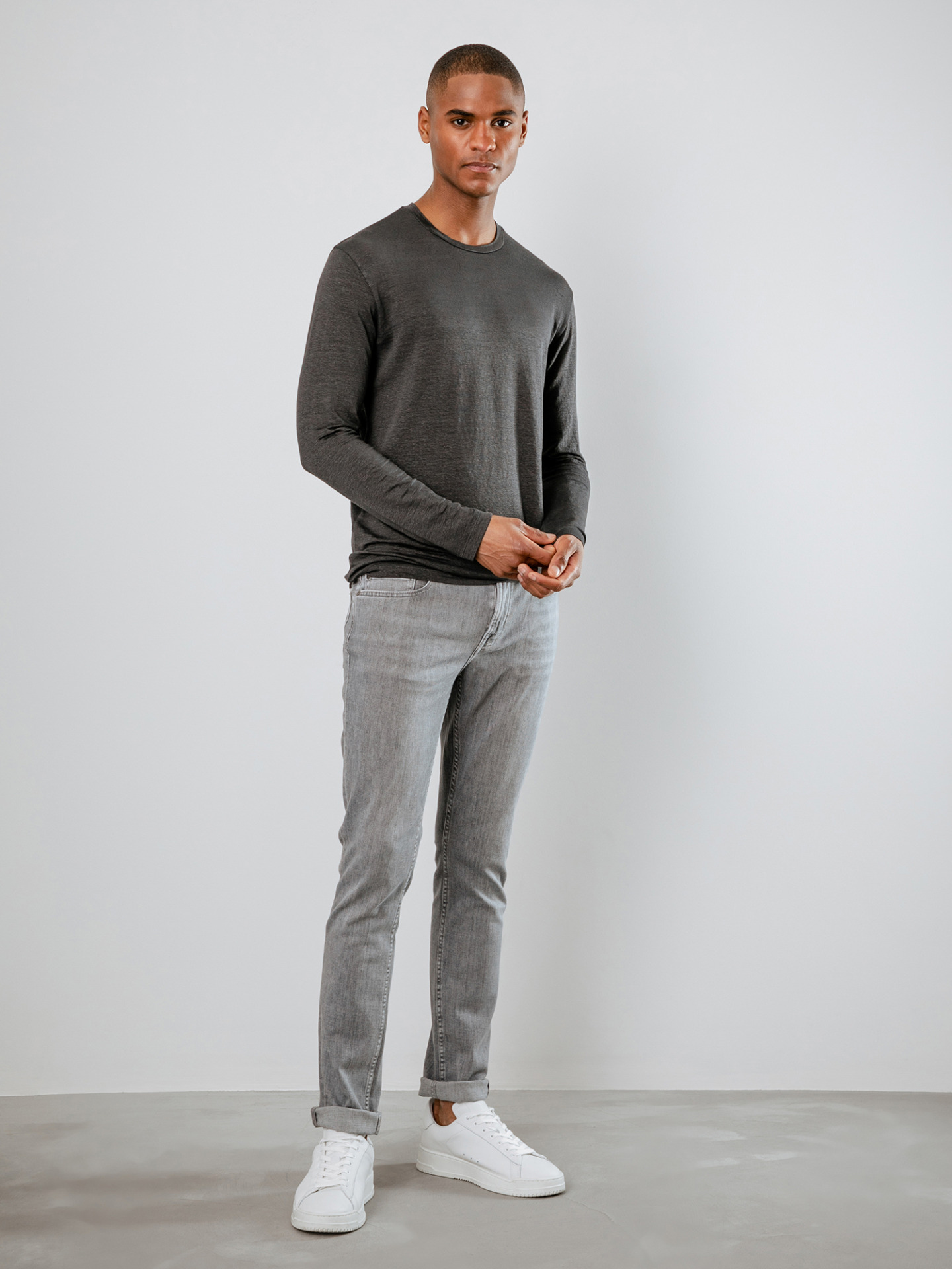 Detailansicht von Langarmshirt aus Leinen von DANIELE FIESOLI