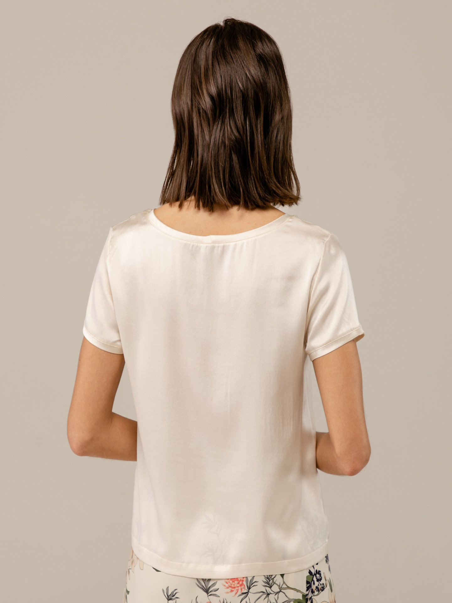 Detailansicht von Kurzarm-Seidenbluse von DANIELS