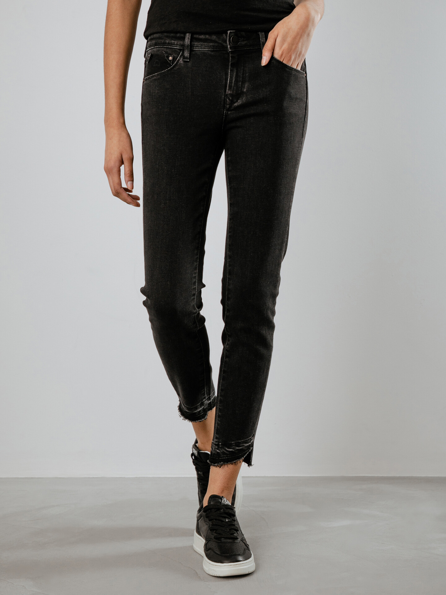 Detailansicht von Skinny Fit Jeans von DAWN