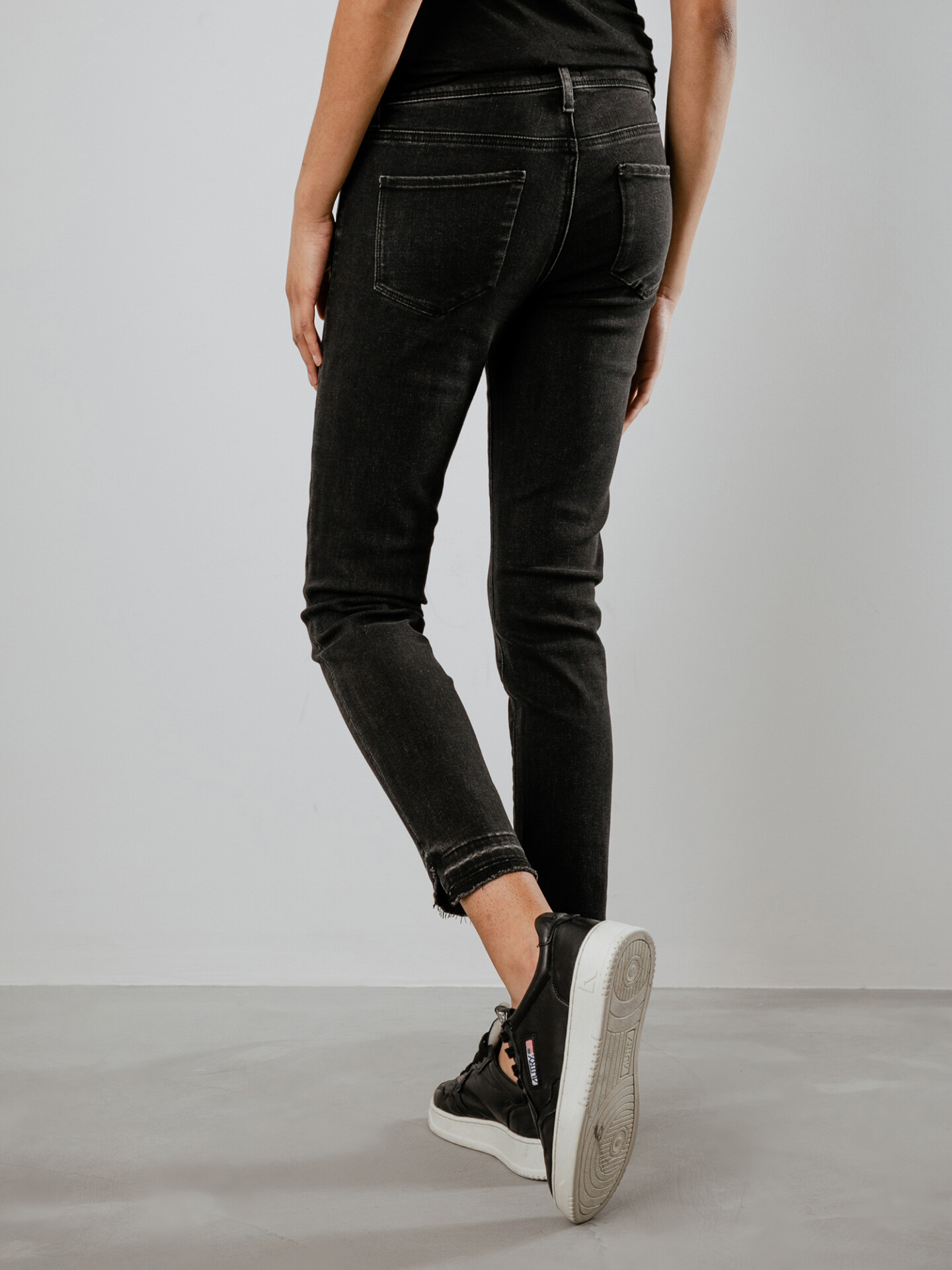 Detailansicht von Skinny Fit Jeans von DAWN