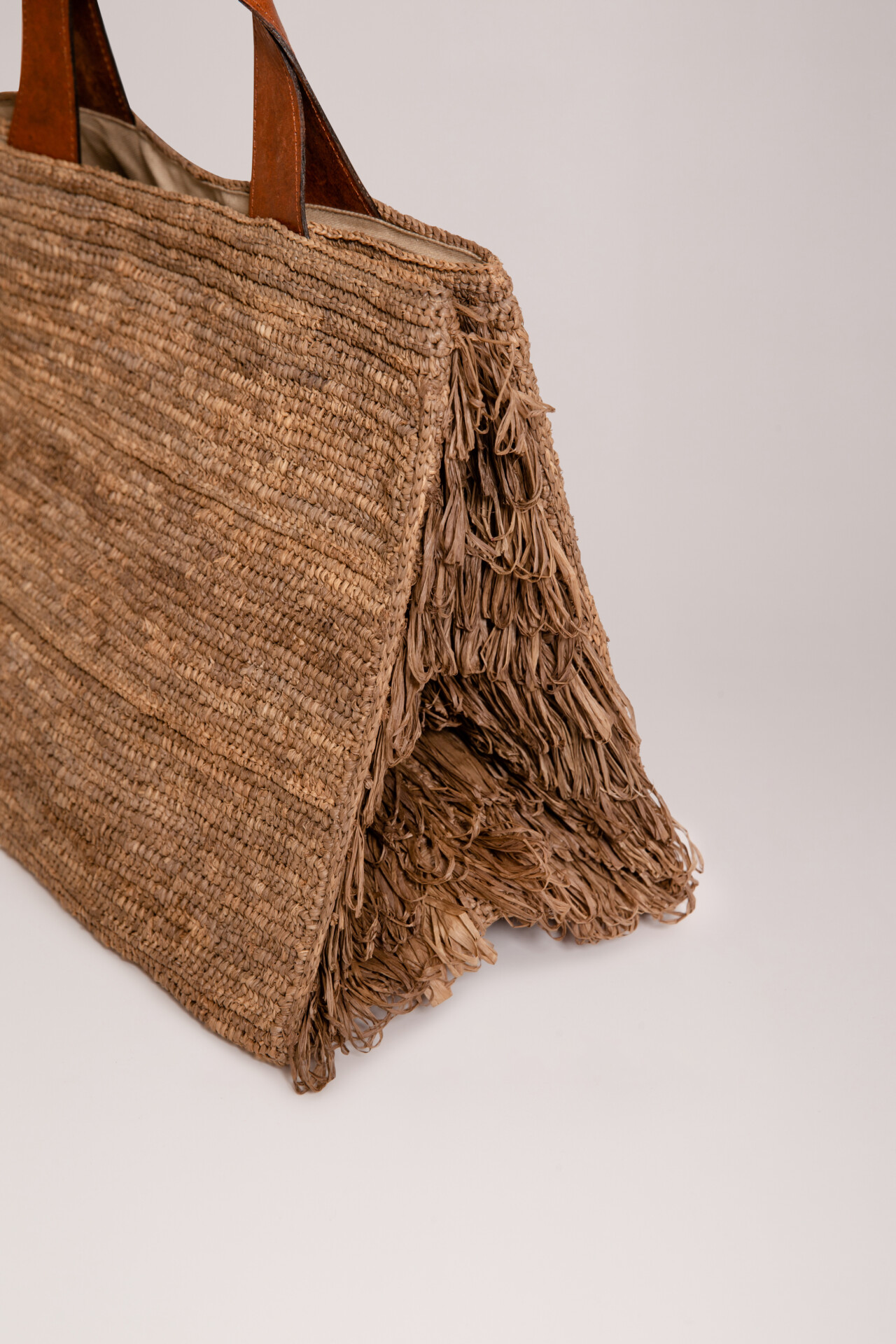 Detailansicht von Handtasche aus Naturbast von IBELIV