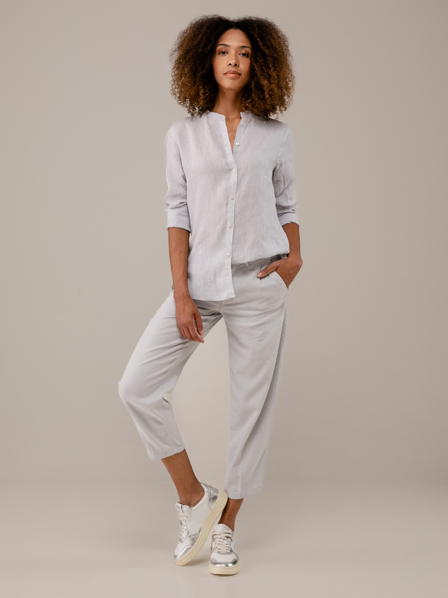 Detailansicht von Leinenbluse von FIL NOIR