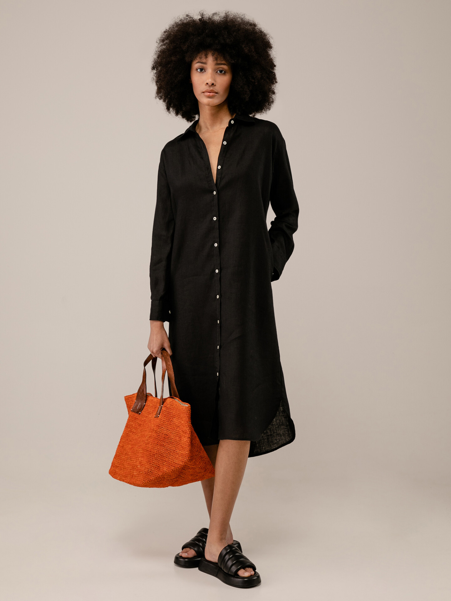 Detailansicht von Midi-Blusenkleid aus Leinen von BLAUMAX