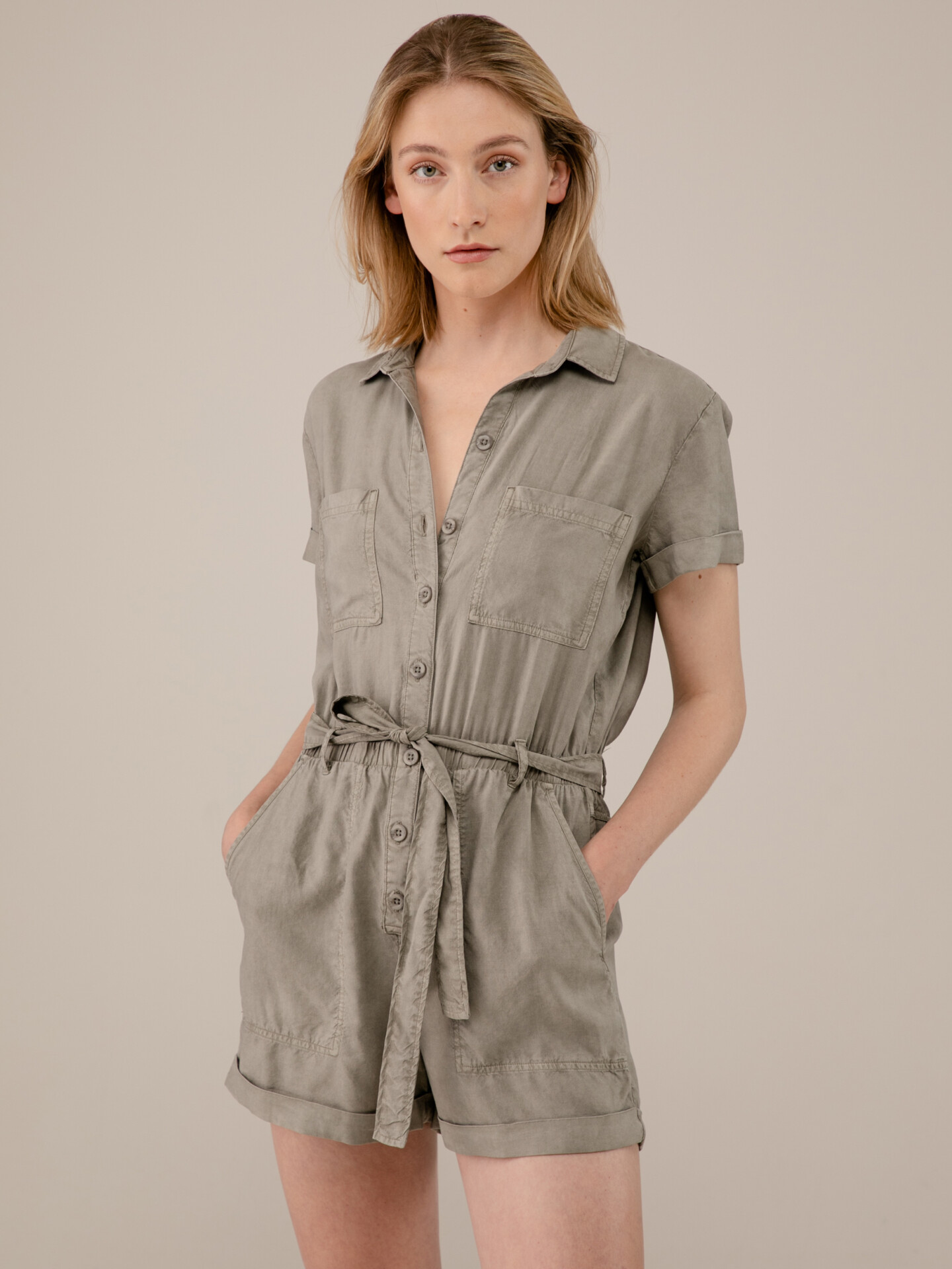 Detailansicht von Kurzer Jumpsuit von BELLA DAHL