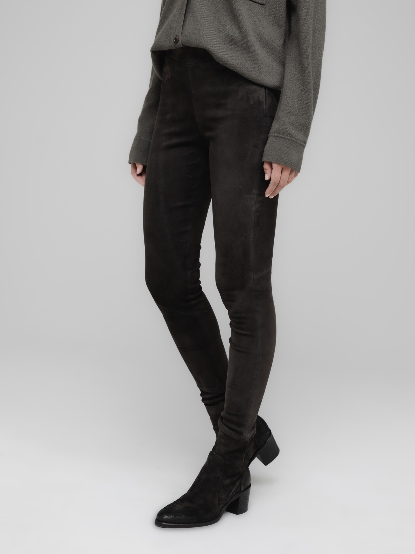 Detailansicht von Velour-Lederhose von ARMA