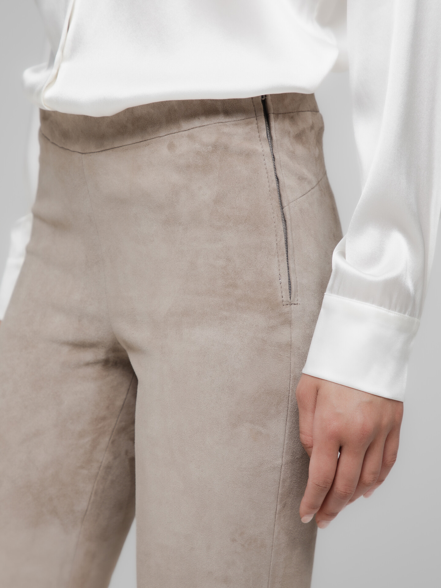 Detailansicht von Velour-Lederhose von ARMA