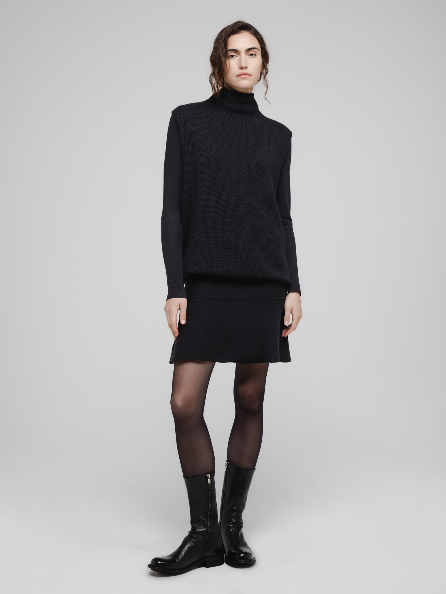 Detailansicht von Kurzer Rock aus Cashmere von LISA YANG