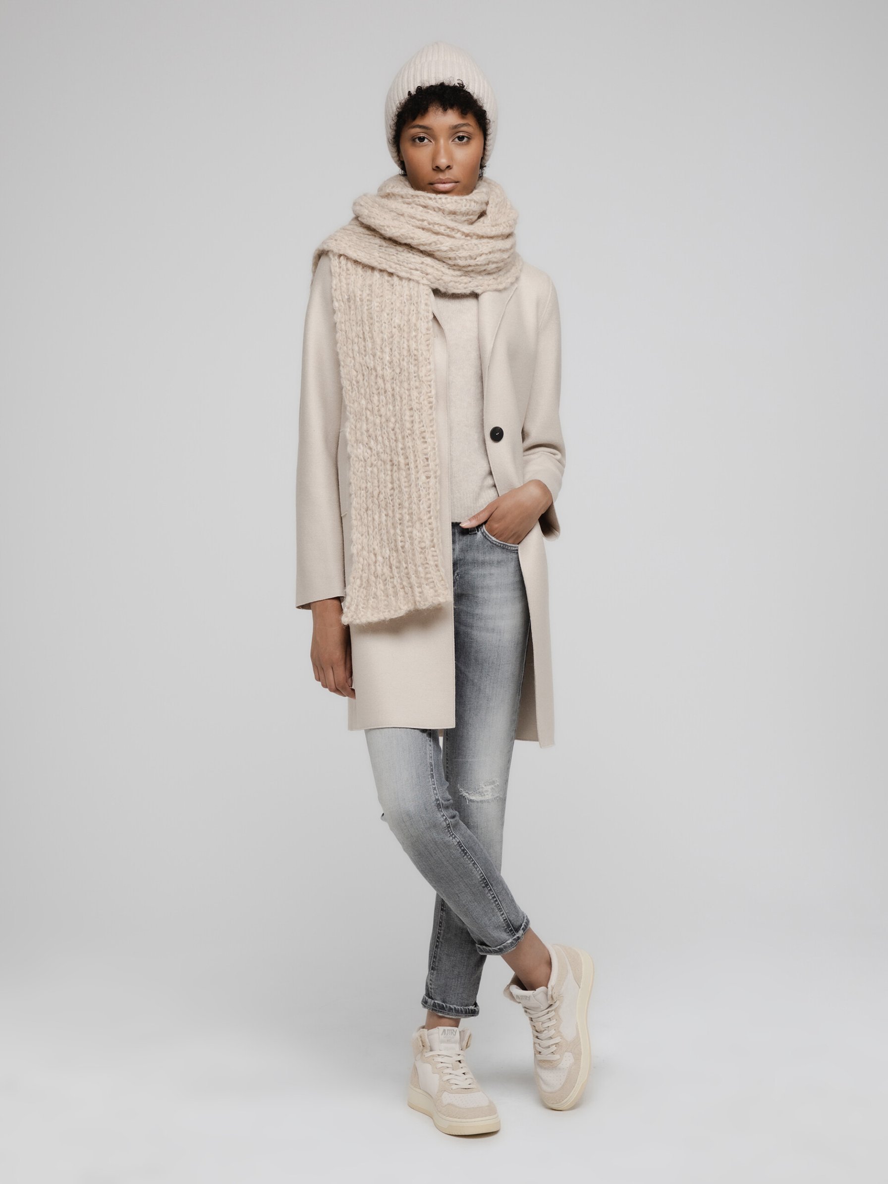 Detailansicht von Schal aus Alpakawolle von SIBIN LINNEBJERG