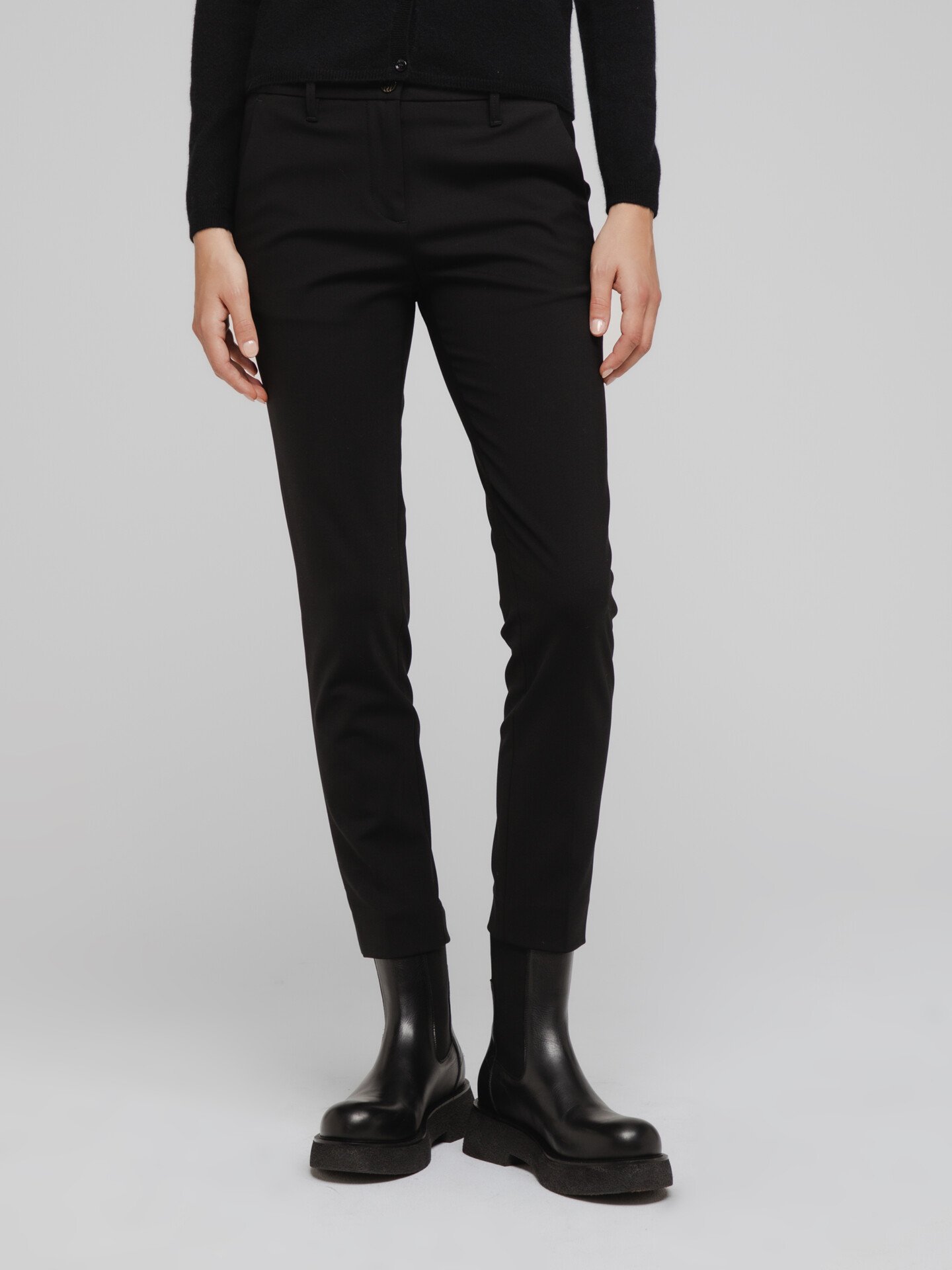 Detailansicht von Chinohose aus Schurwolle von NINE IN THE MORNING