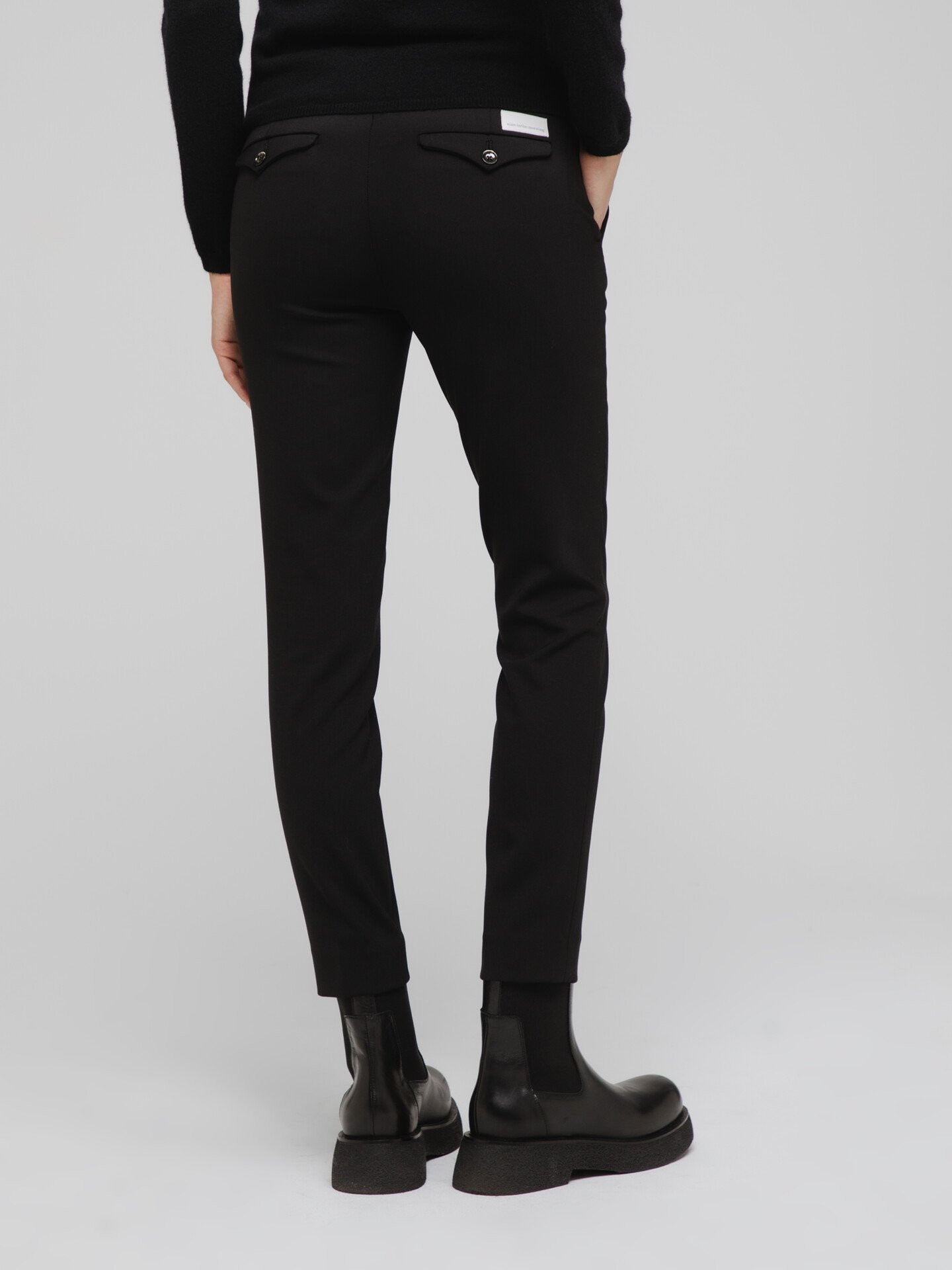 Detailansicht von Chinohose aus Schurwolle von NINE IN THE MORNING