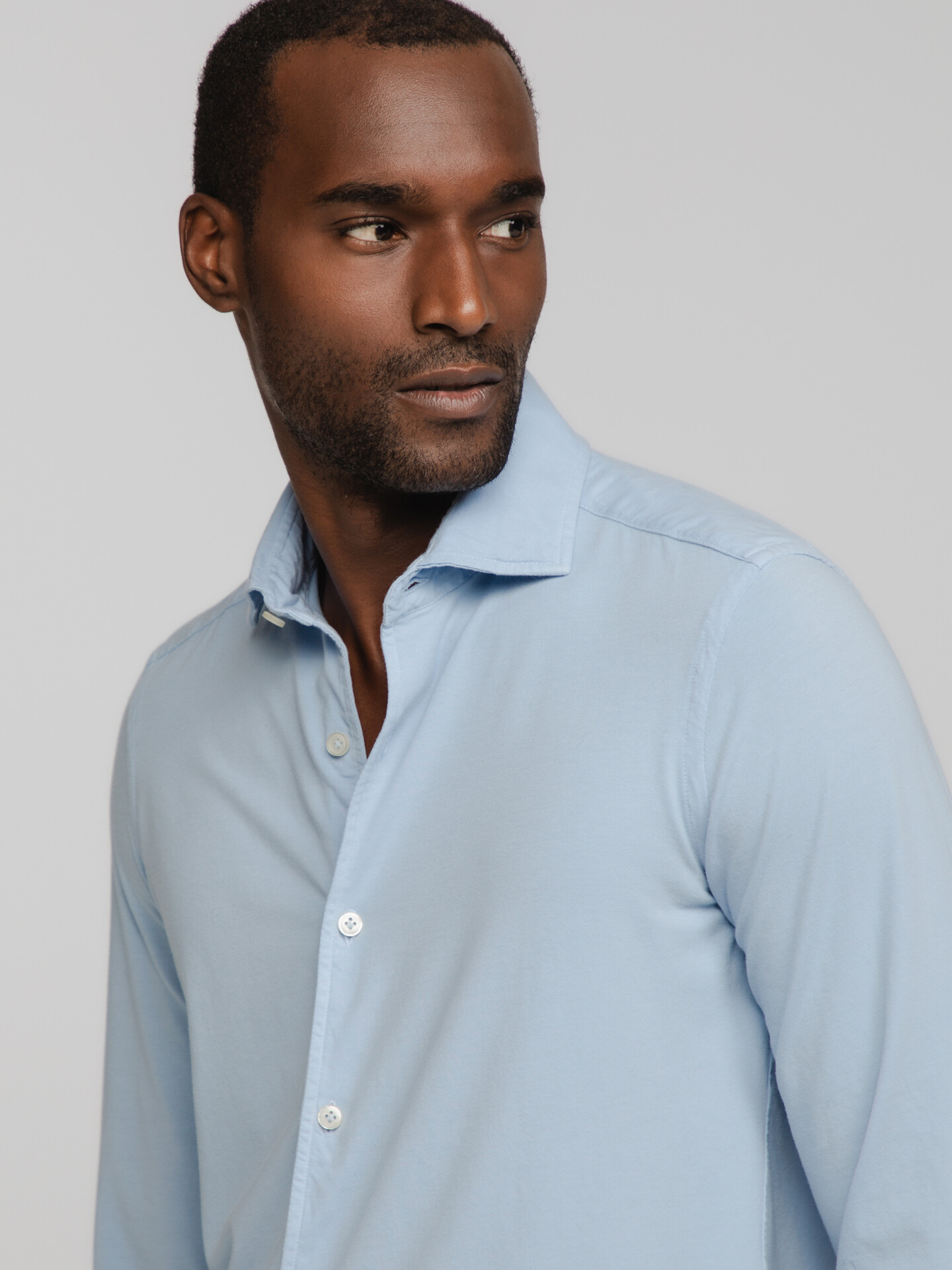 Detailansicht von Baumwollhemd mit Haifischkragen von SONRISA