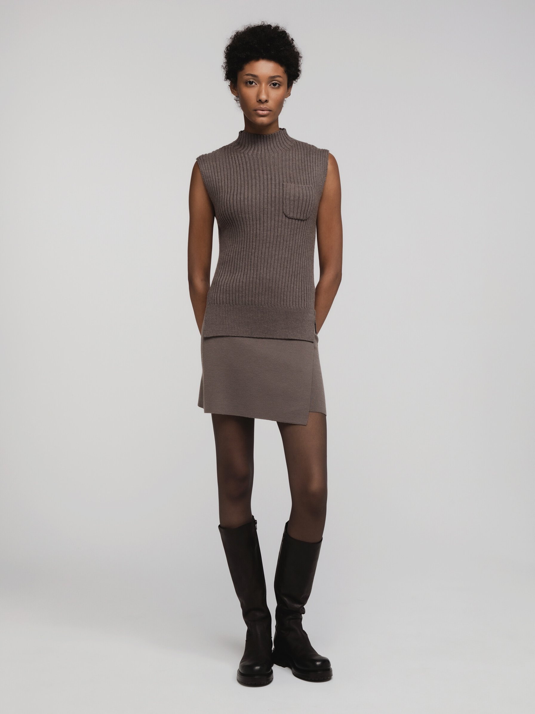 Detailansicht von Pullunder aus Merinowolle von DANIELS