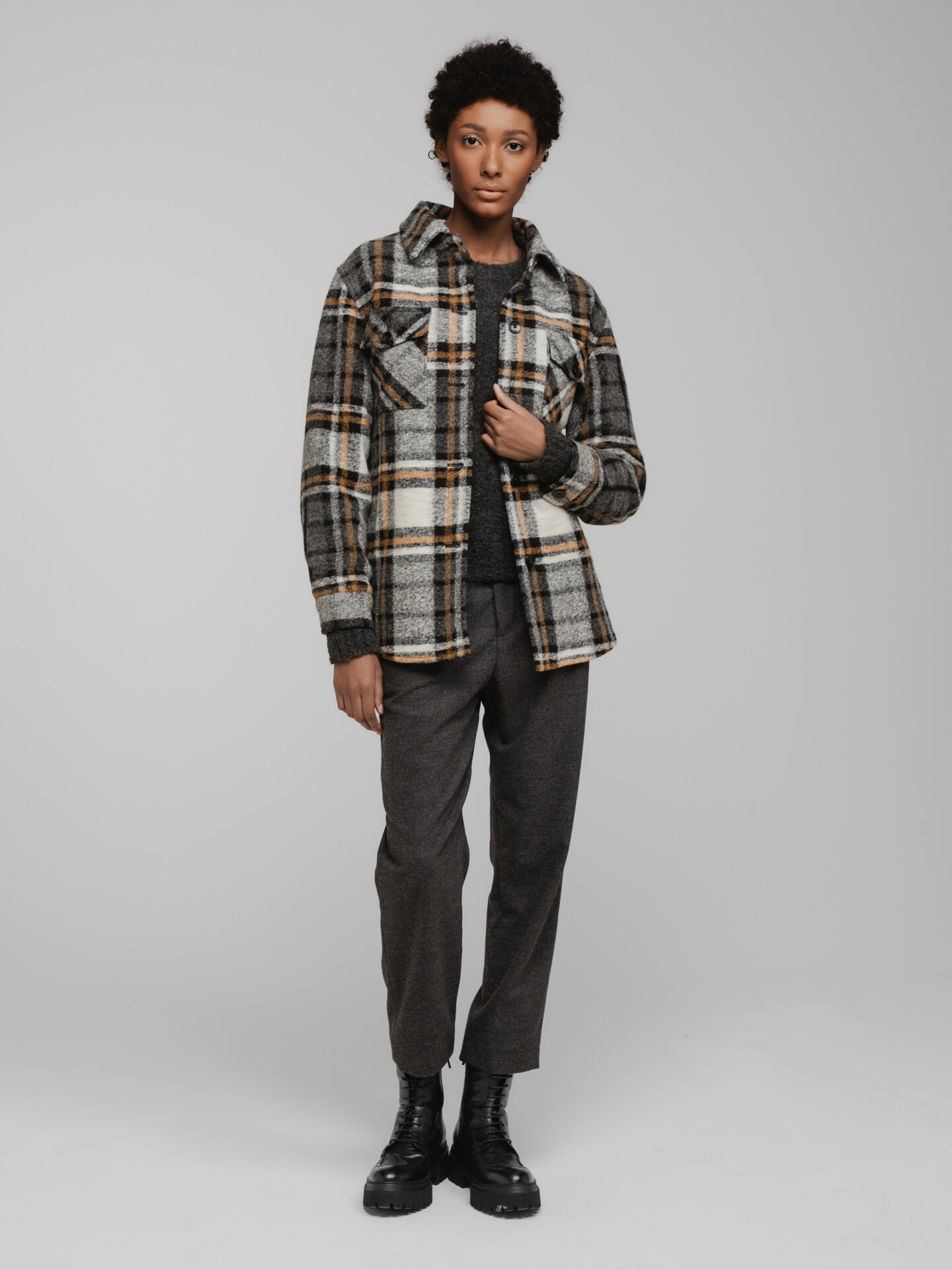 Detailansicht von Hemdjacke von BELLA DAHL