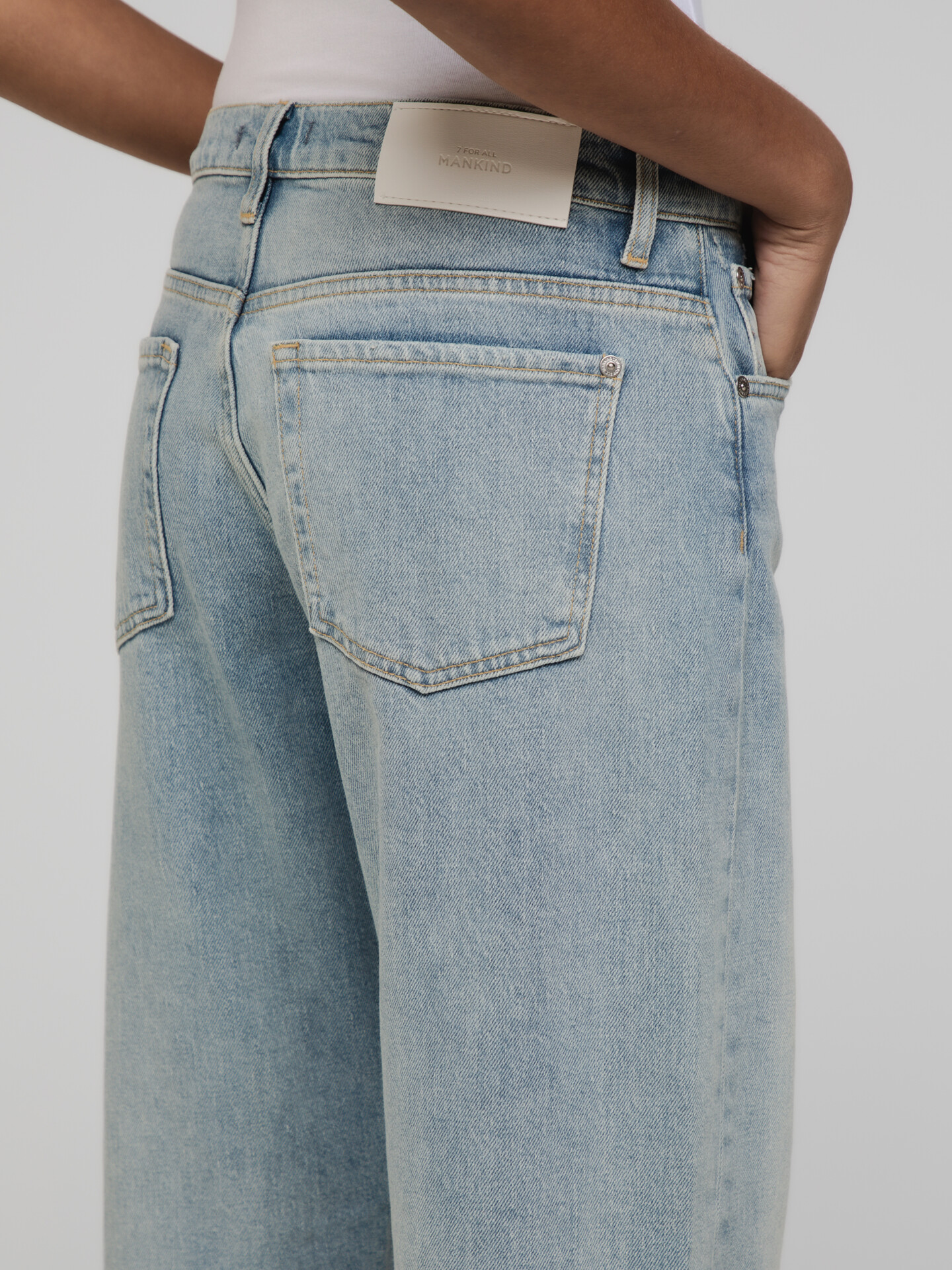Detailansicht von Wide Leg Jeans von 7 FOR ALL MANKIND