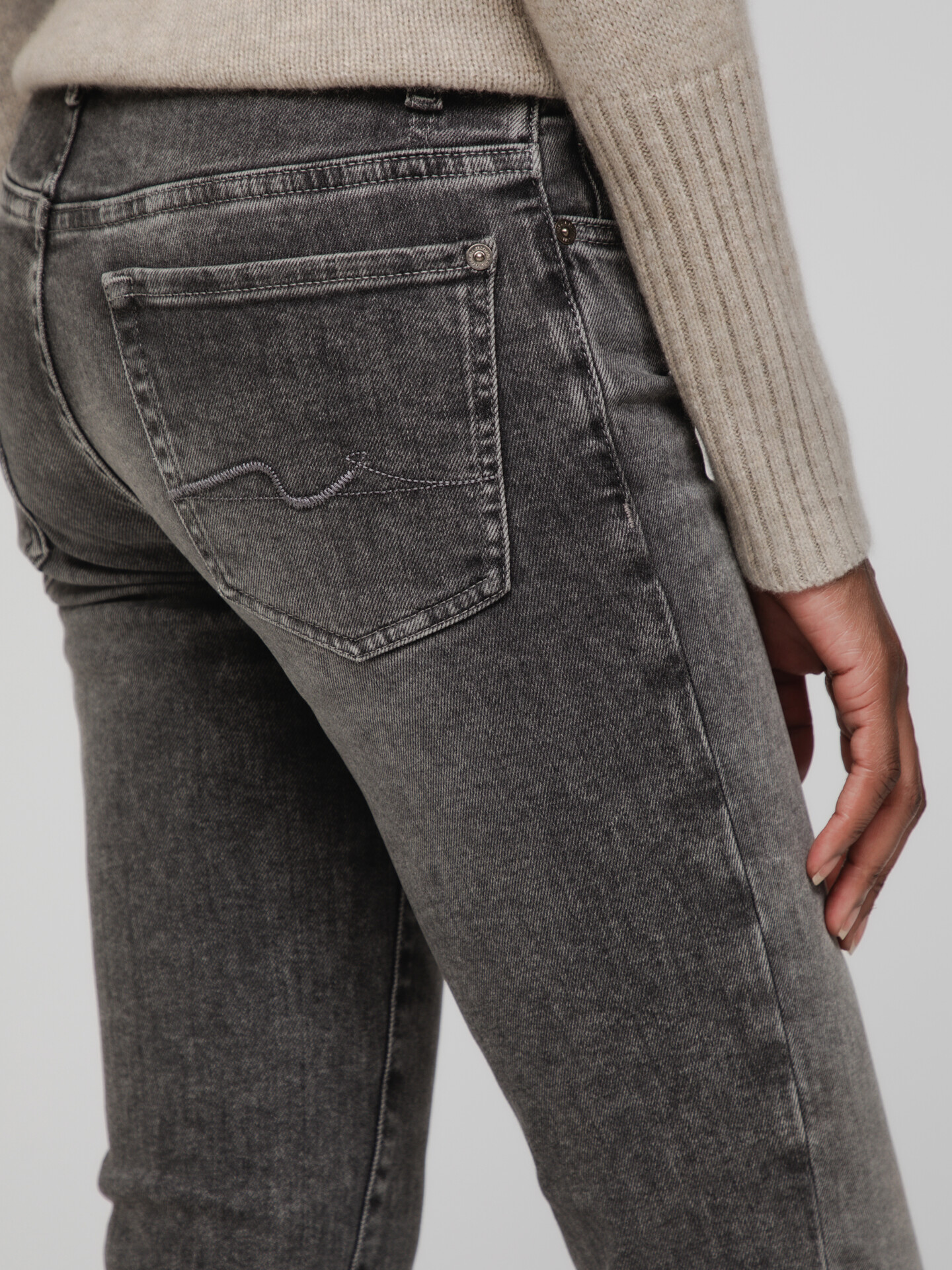 Detailansicht von Slim Fit Jeans von 7 FOR ALL MANKIND