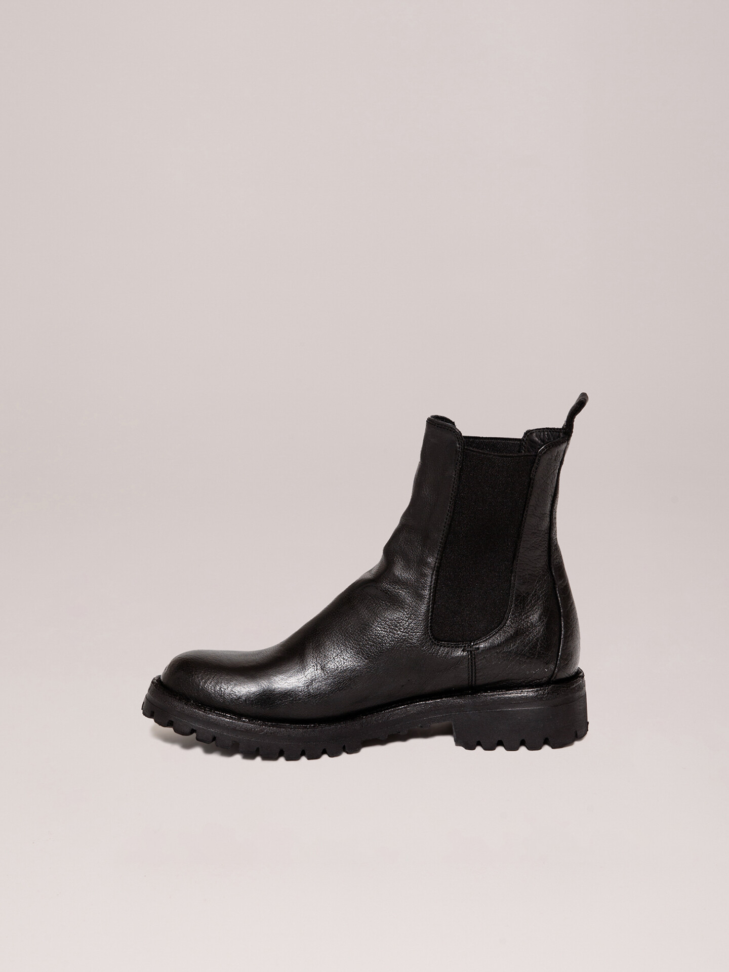 Detailansicht von Chelsea-Boots aus Leder von OFFICINE CREATIVE