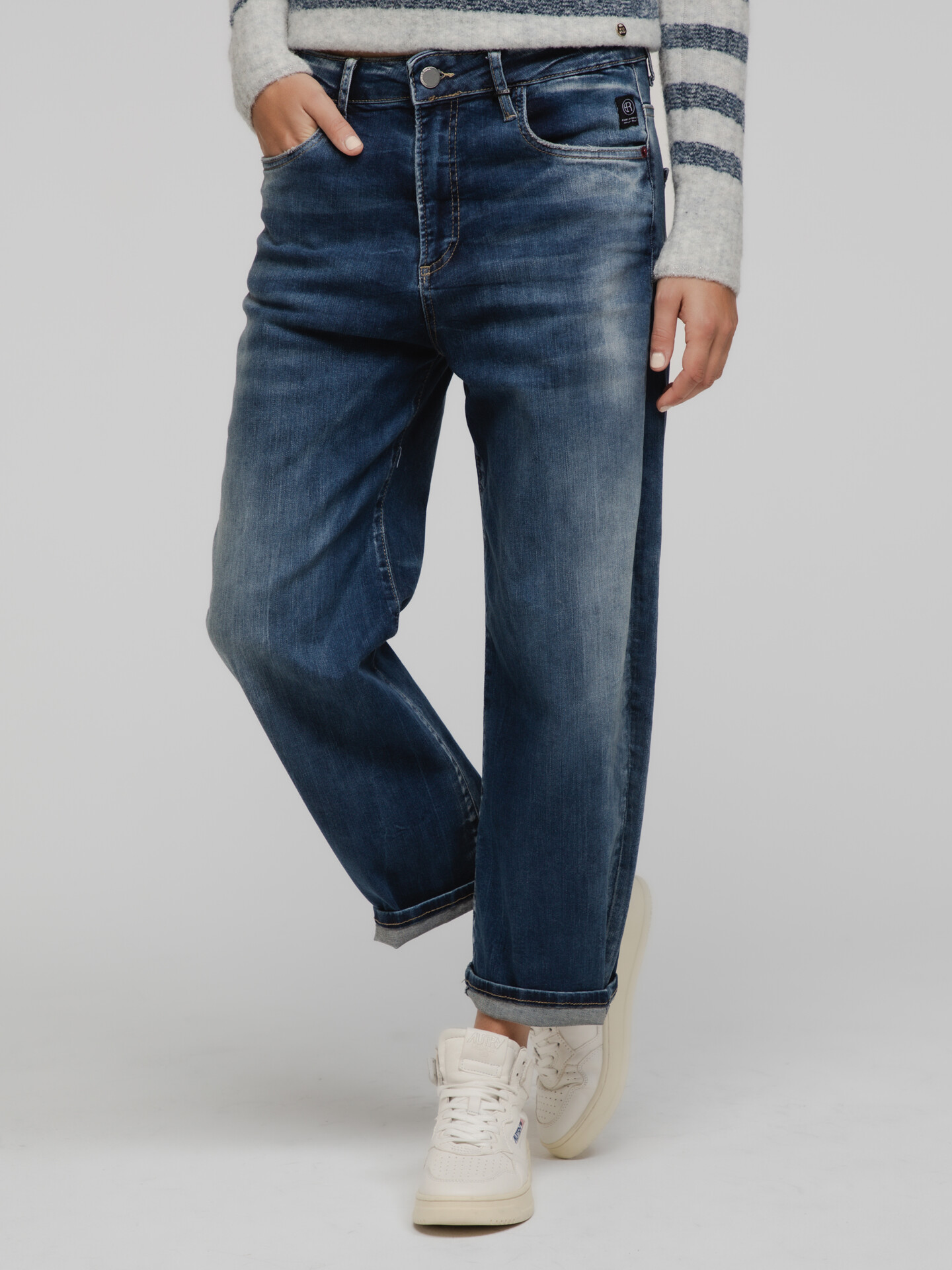 Detailansicht von O-Shape Jeans von ELIAS RUMELIS
