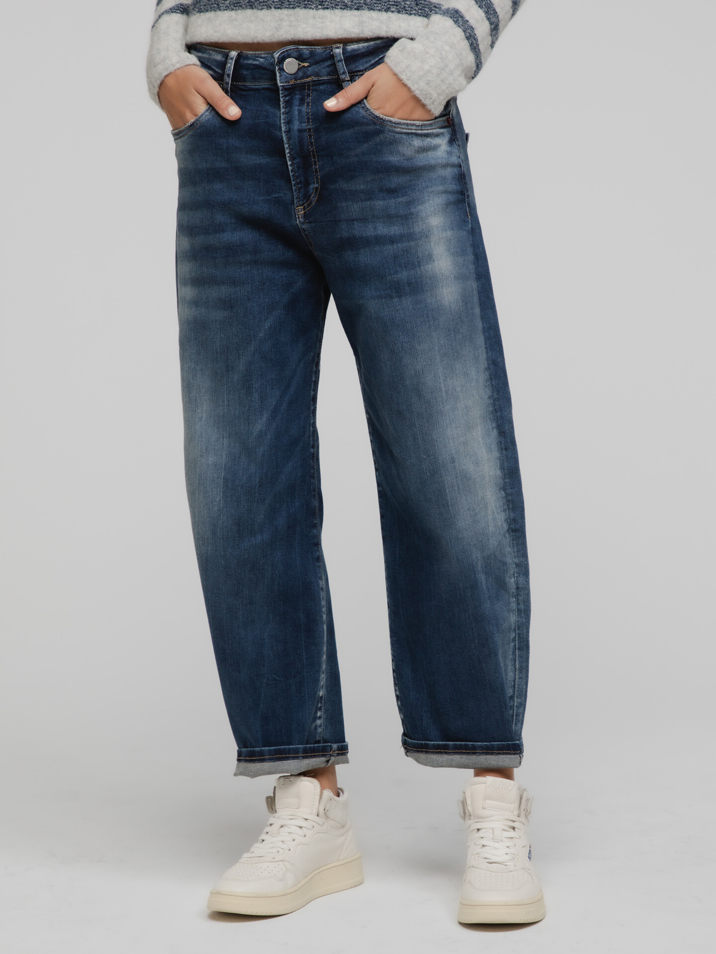 Detailansicht von O-Shape Jeans von ELIAS RUMELIS