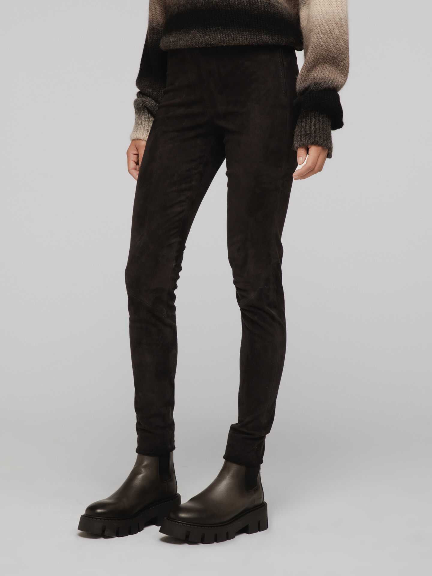 Detailansicht von Velour-Lederhose von ARMA