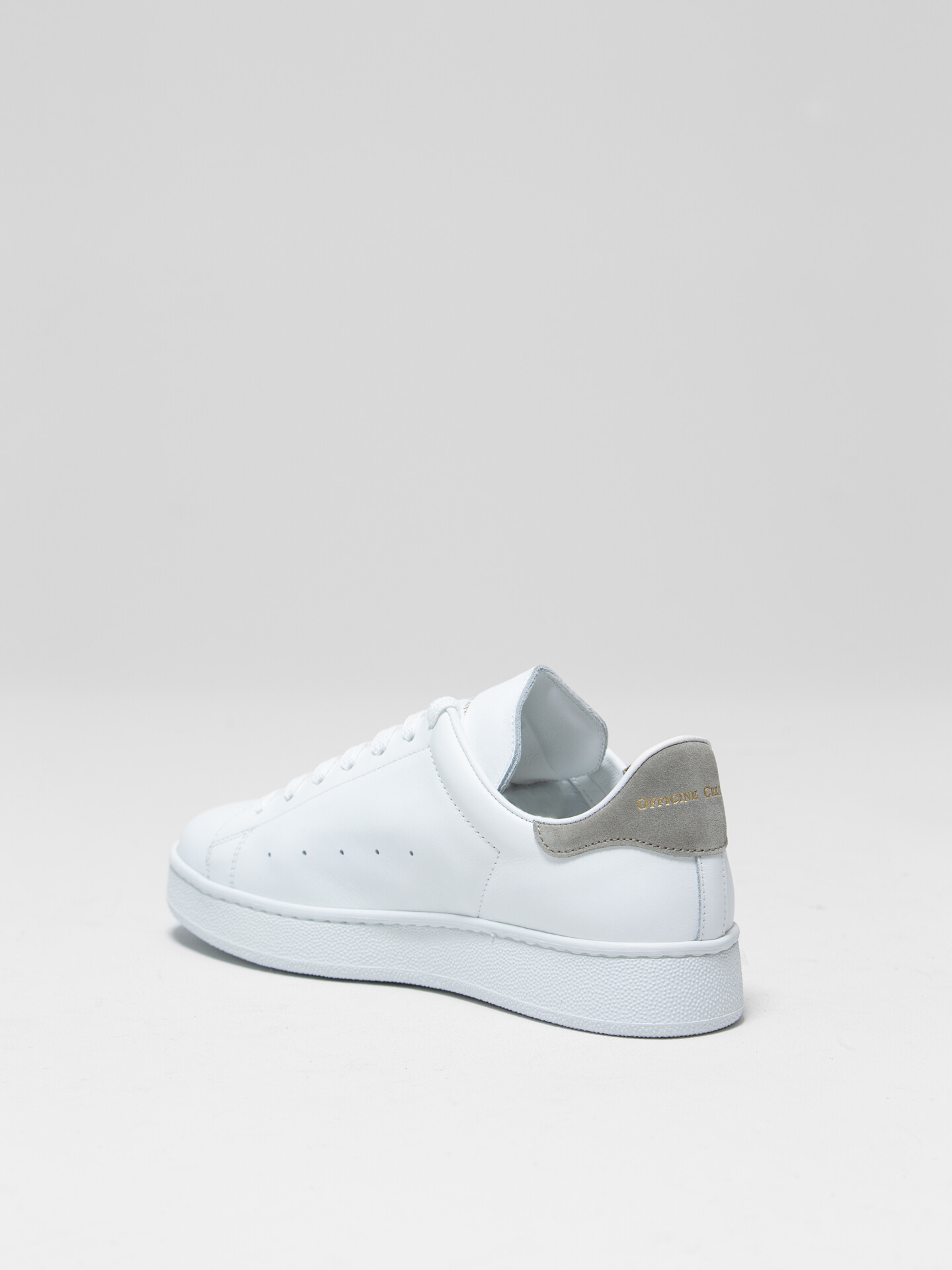 Detailansicht von Sneaker aus Leder von OFFICINE CREATIVE