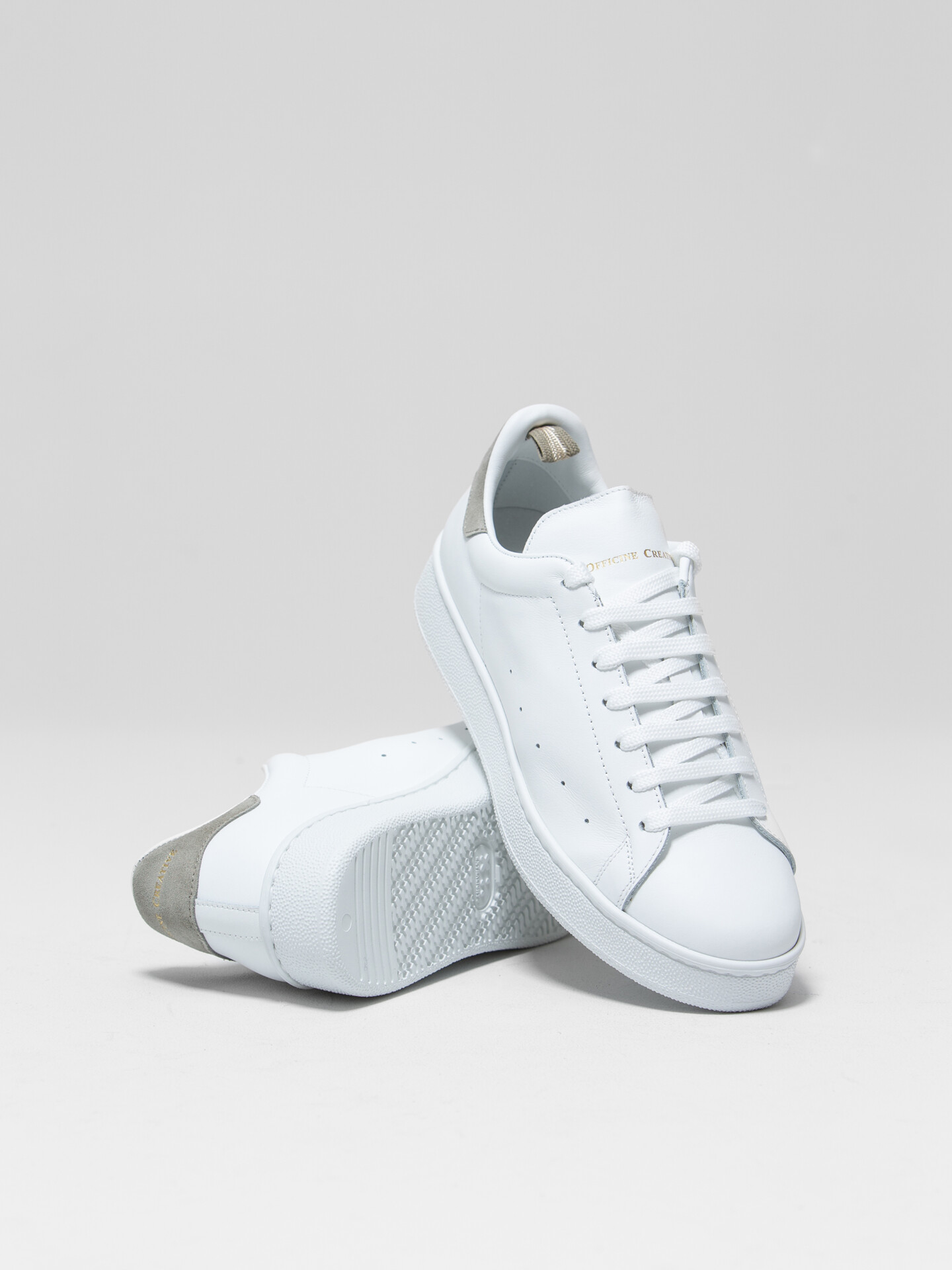 Detailansicht von Sneaker aus Leder von OFFICINE CREATIVE