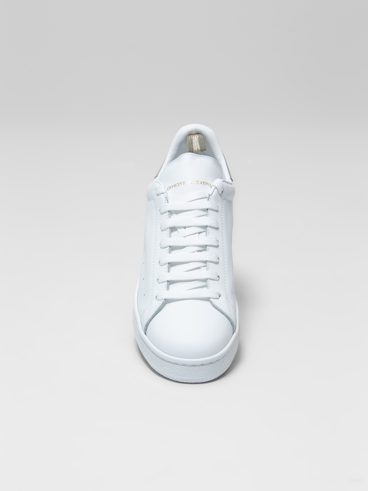 Detailansicht von Sneaker aus Leder von OFFICINE CREATIVE