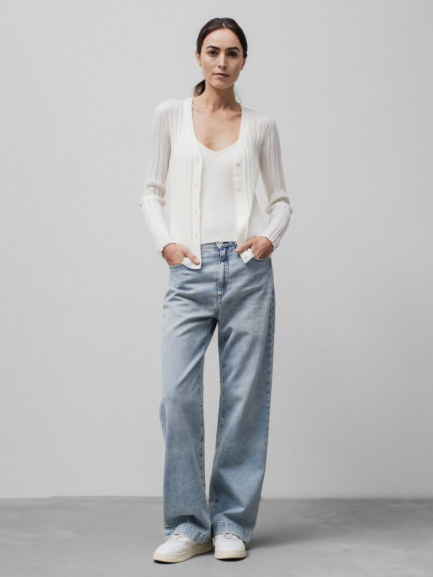 Detailansicht von Strickjacke aus Merinowolle von DANIELS