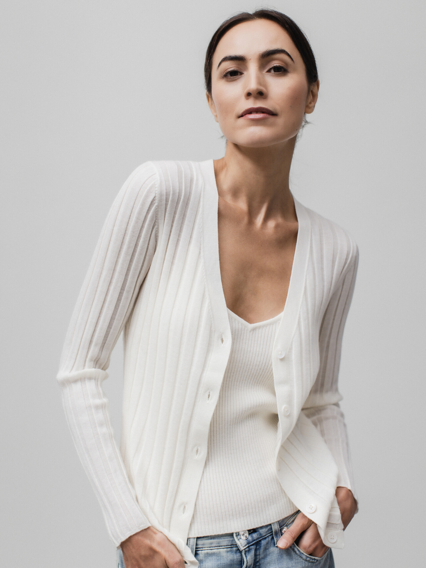 Detailansicht von Strickjacke aus Merinowolle von DANIELS