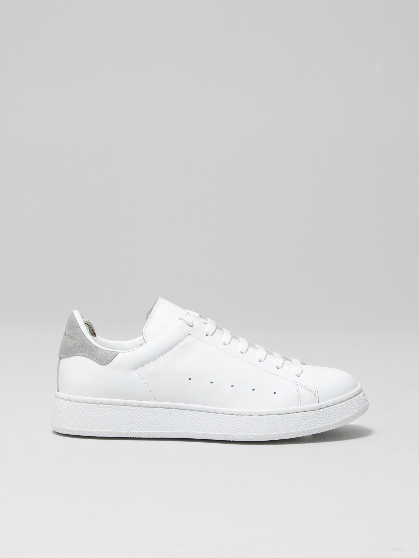 Detailansicht von Sneaker aus Leder von OFFICINE CREATIVE