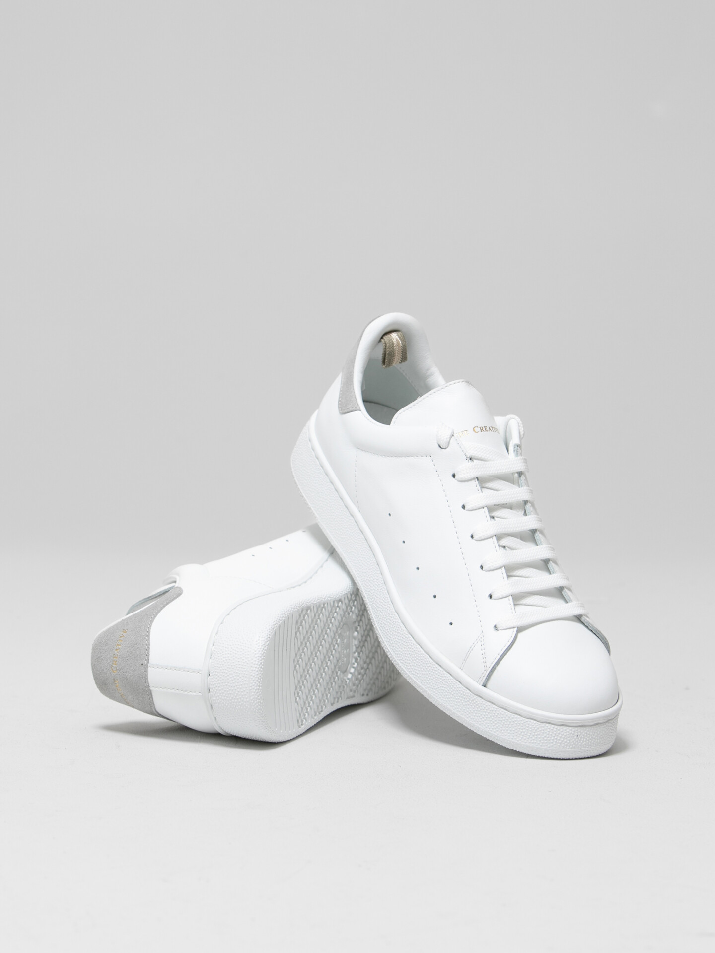 Detailansicht von Sneaker aus Leder von OFFICINE CREATIVE