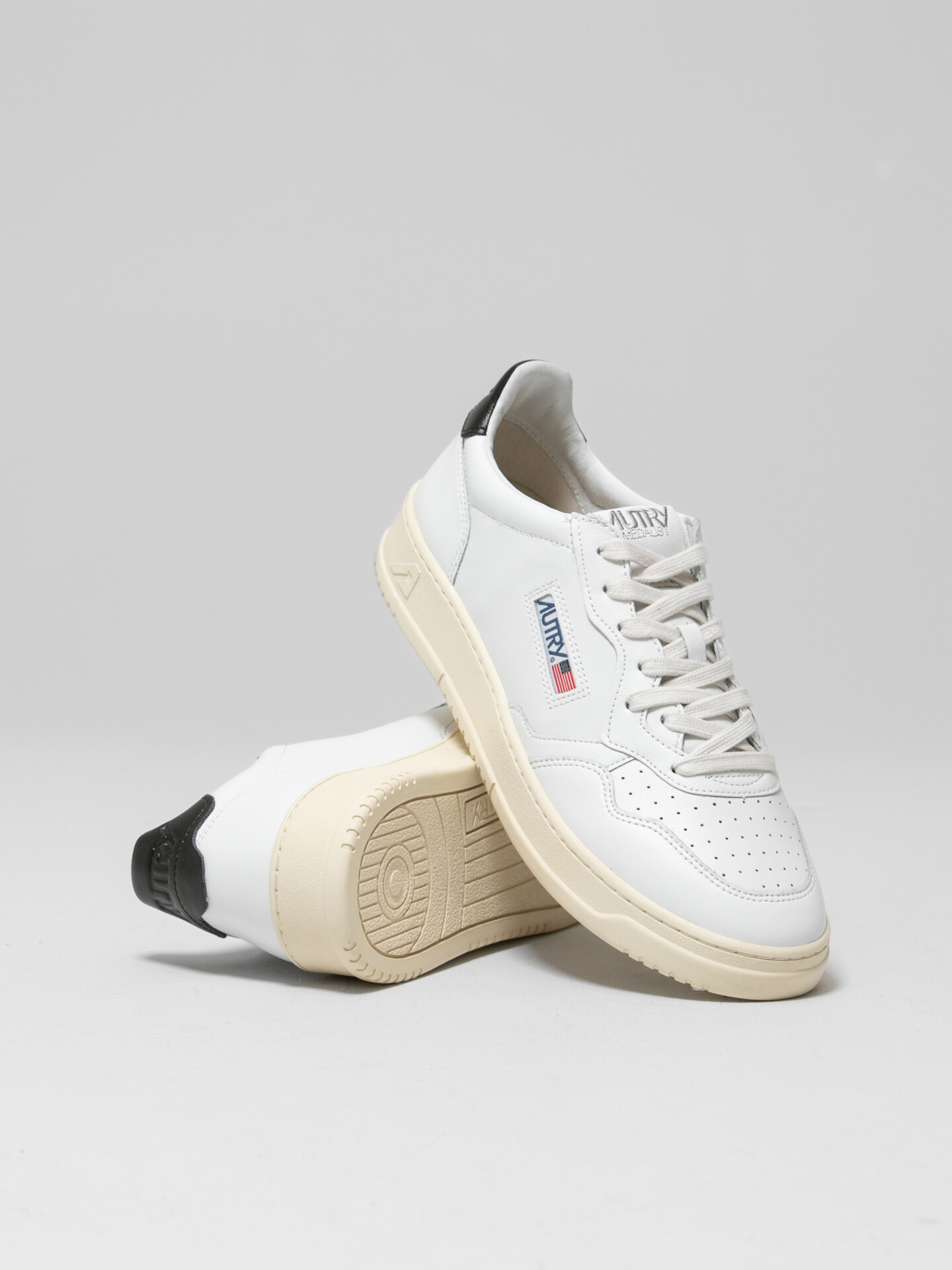 Detailansicht von Sneaker aus Leder von AUTRY