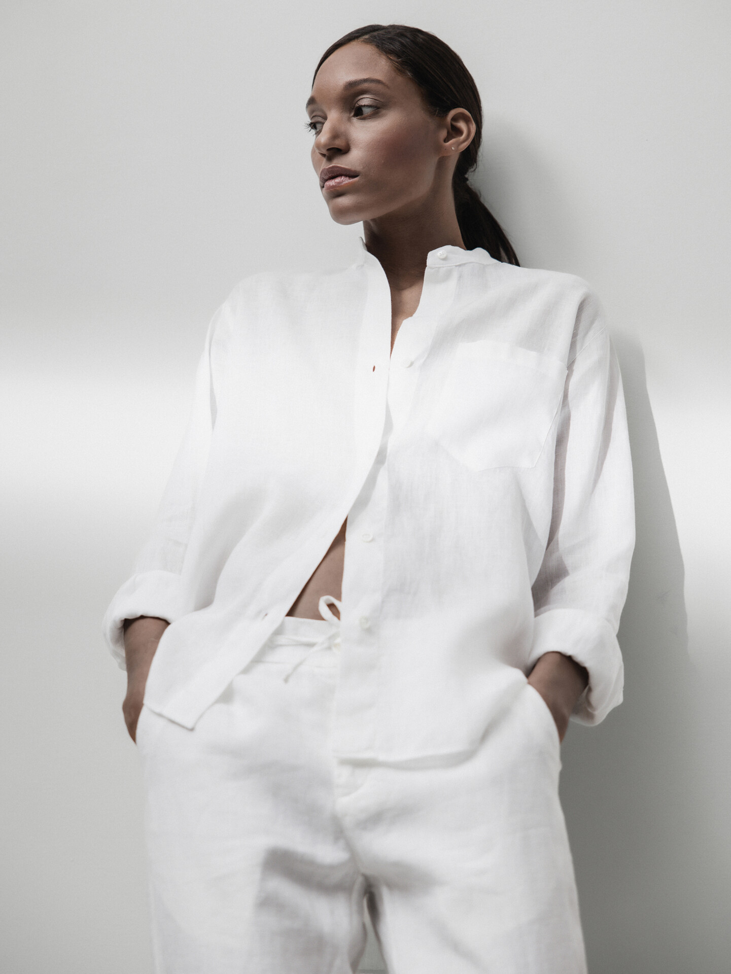 Detailansicht von Leinenbluse von ROBERT FRIEDMAN