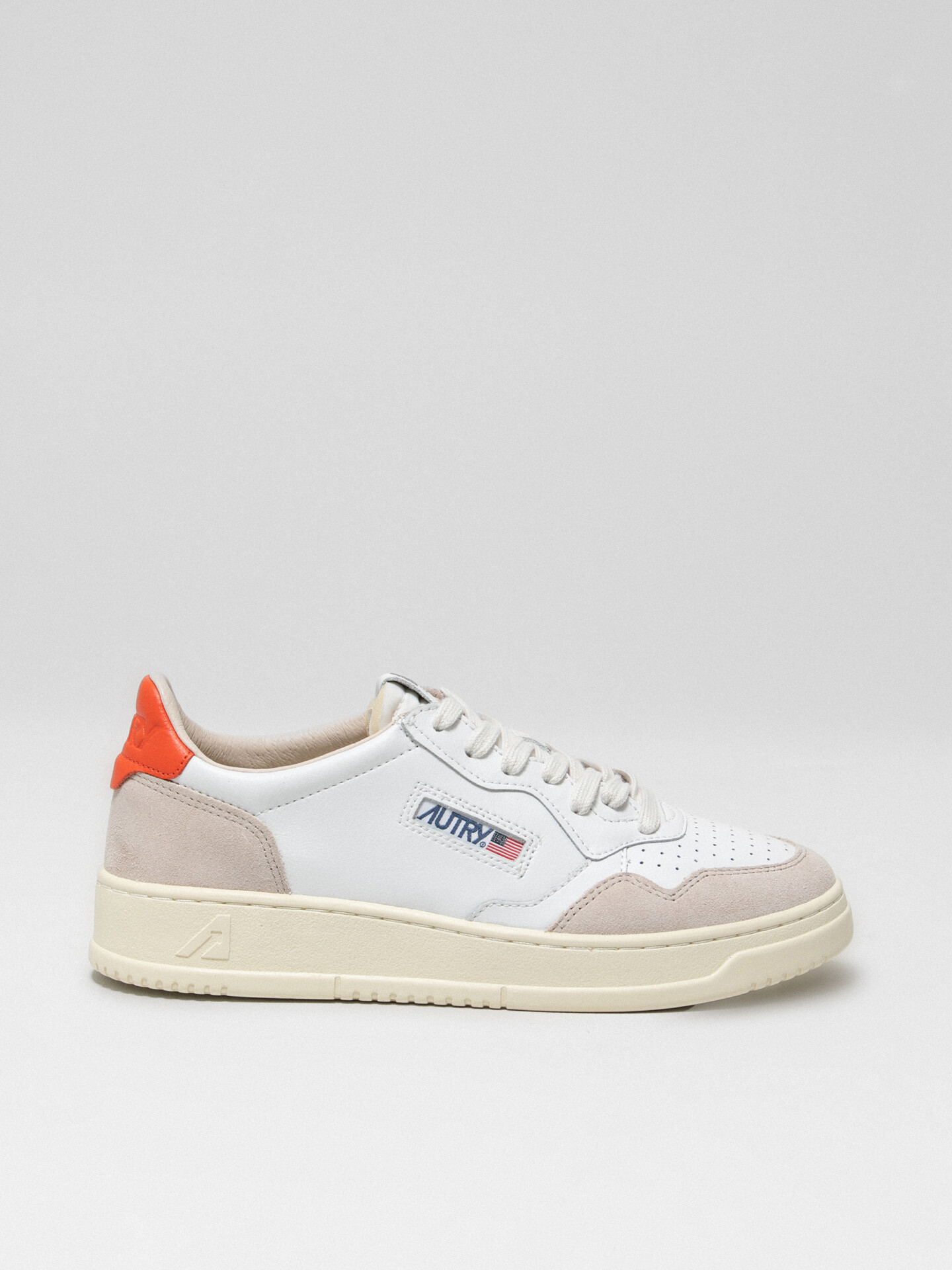 Detailansicht von Sneaker aus Leder von AUTRY