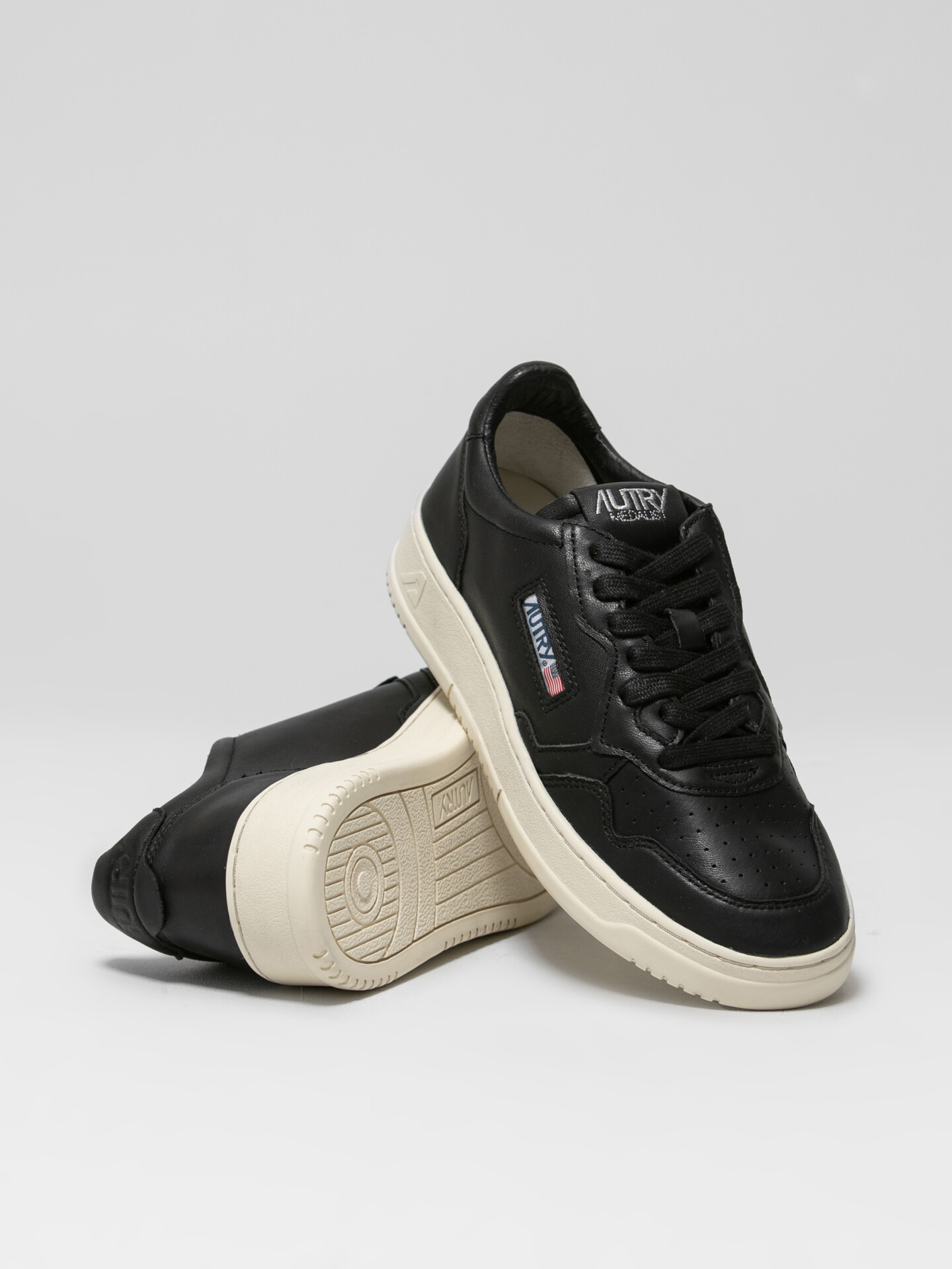 Detailansicht von Sneaker aus Leder von AUTRY