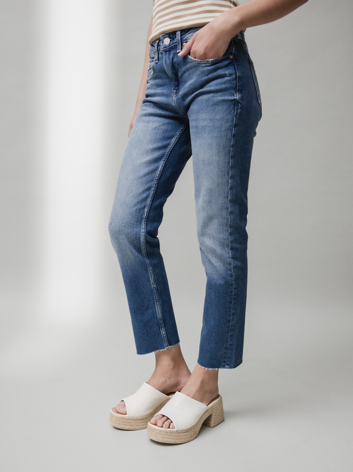 Detailansicht von Girlfriend Jeans von ADRIANO GOLDSCHMIED