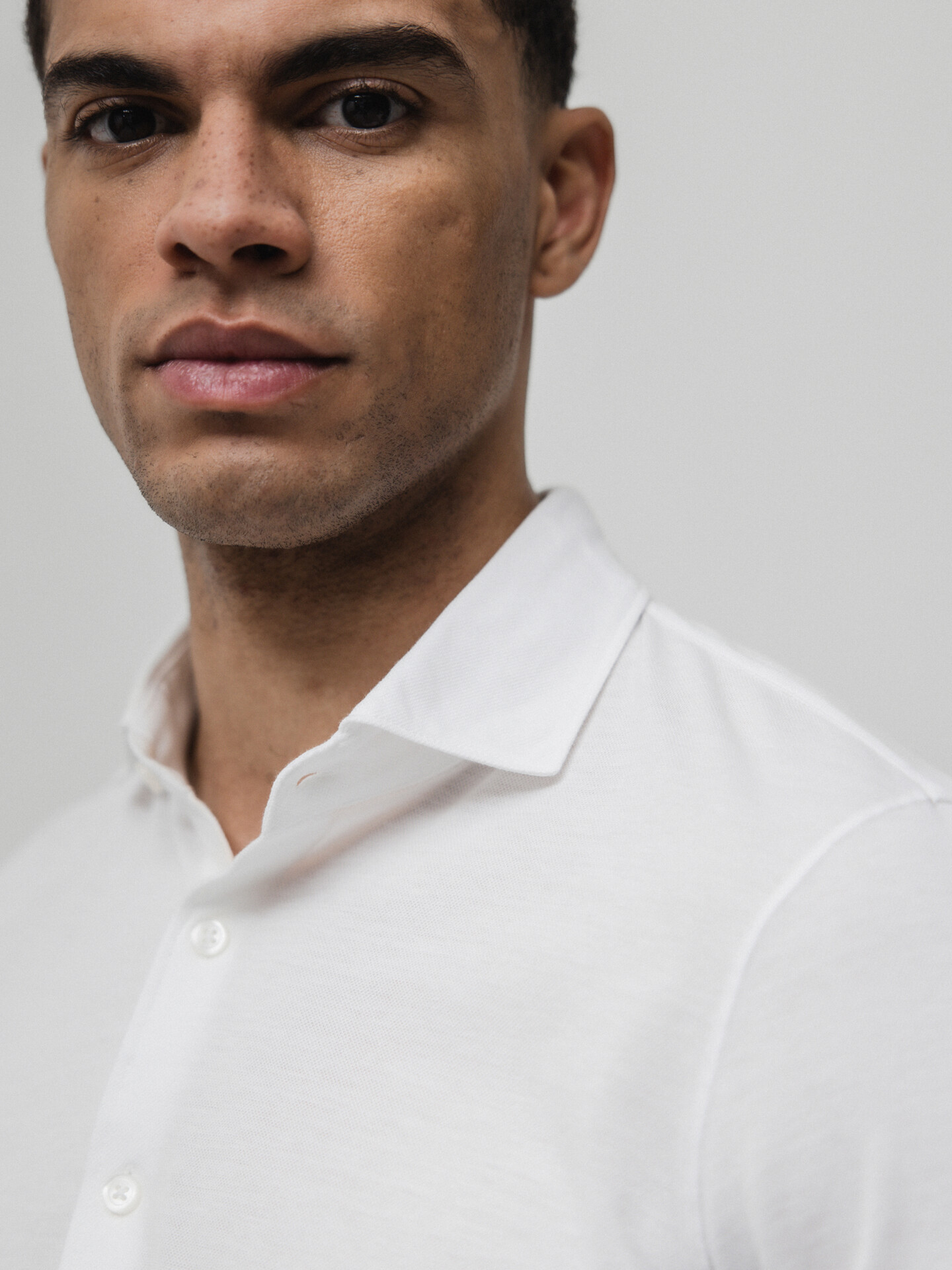 Detailansicht von Baumwollhemd mit Haifischkragen von GRAN SASSO